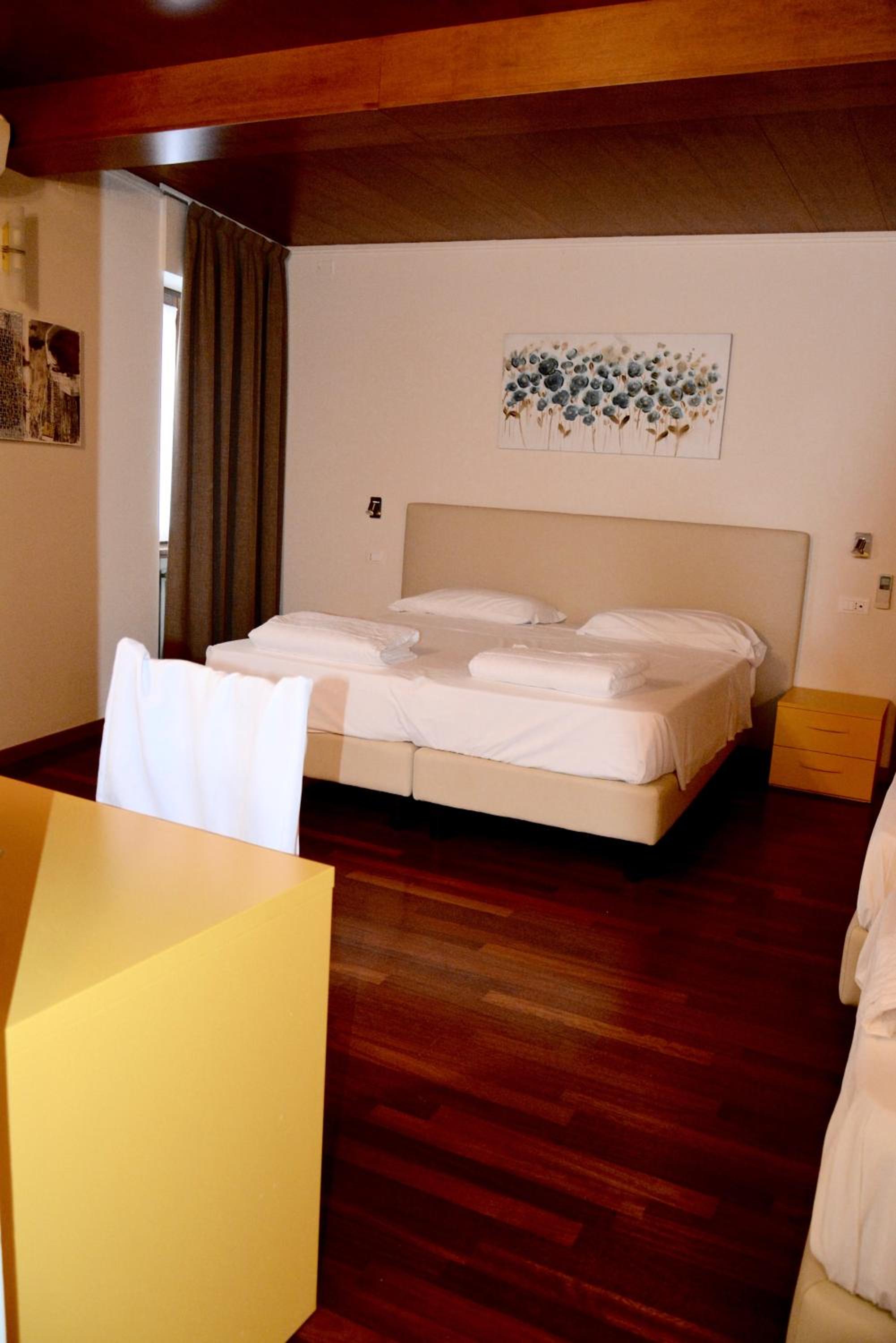 Quadruple Room - Photo 7