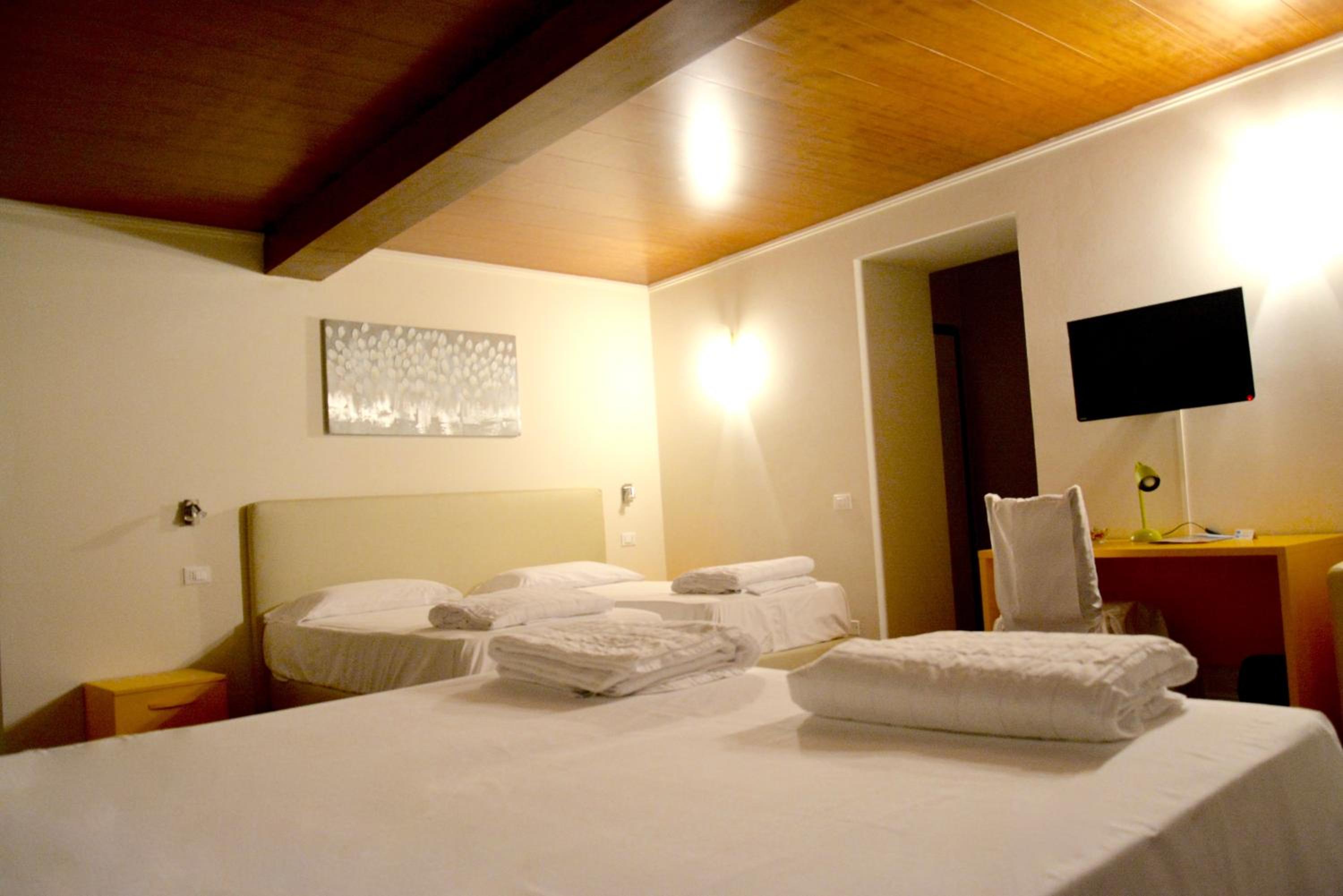 Quadruple Room - Photo 2