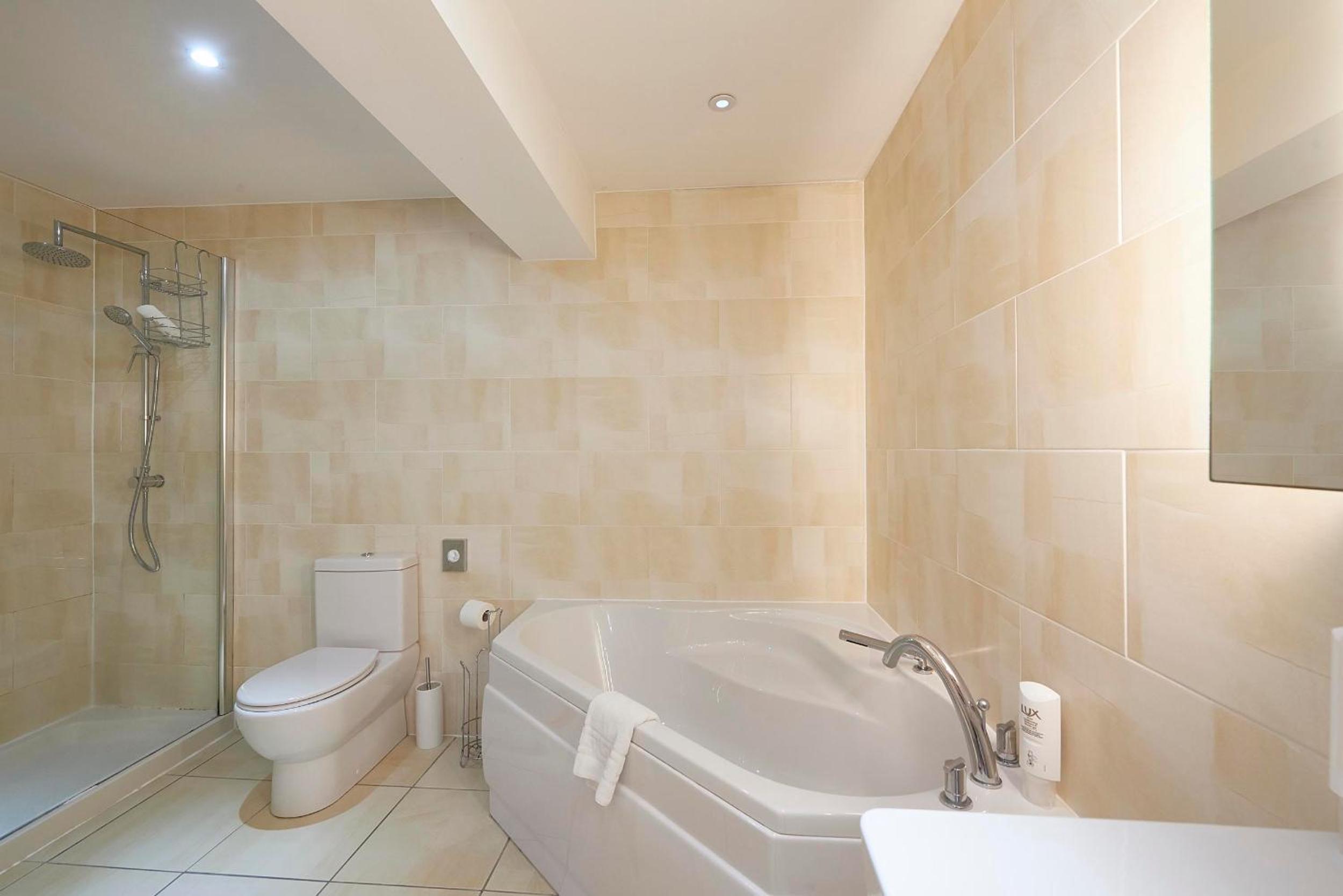 Suite with Balcony - Photo 3