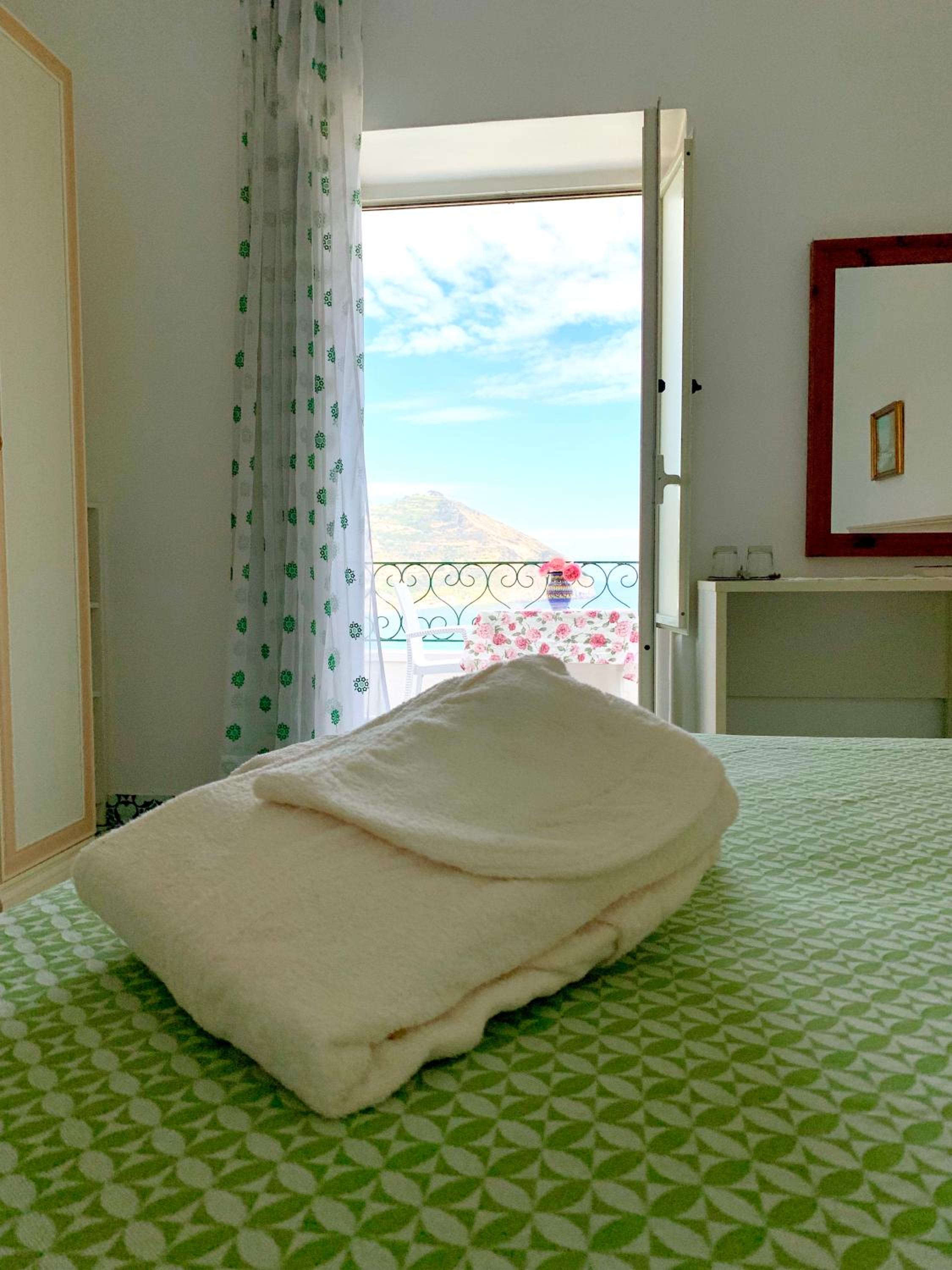 Double Room with Balcony and Sea View