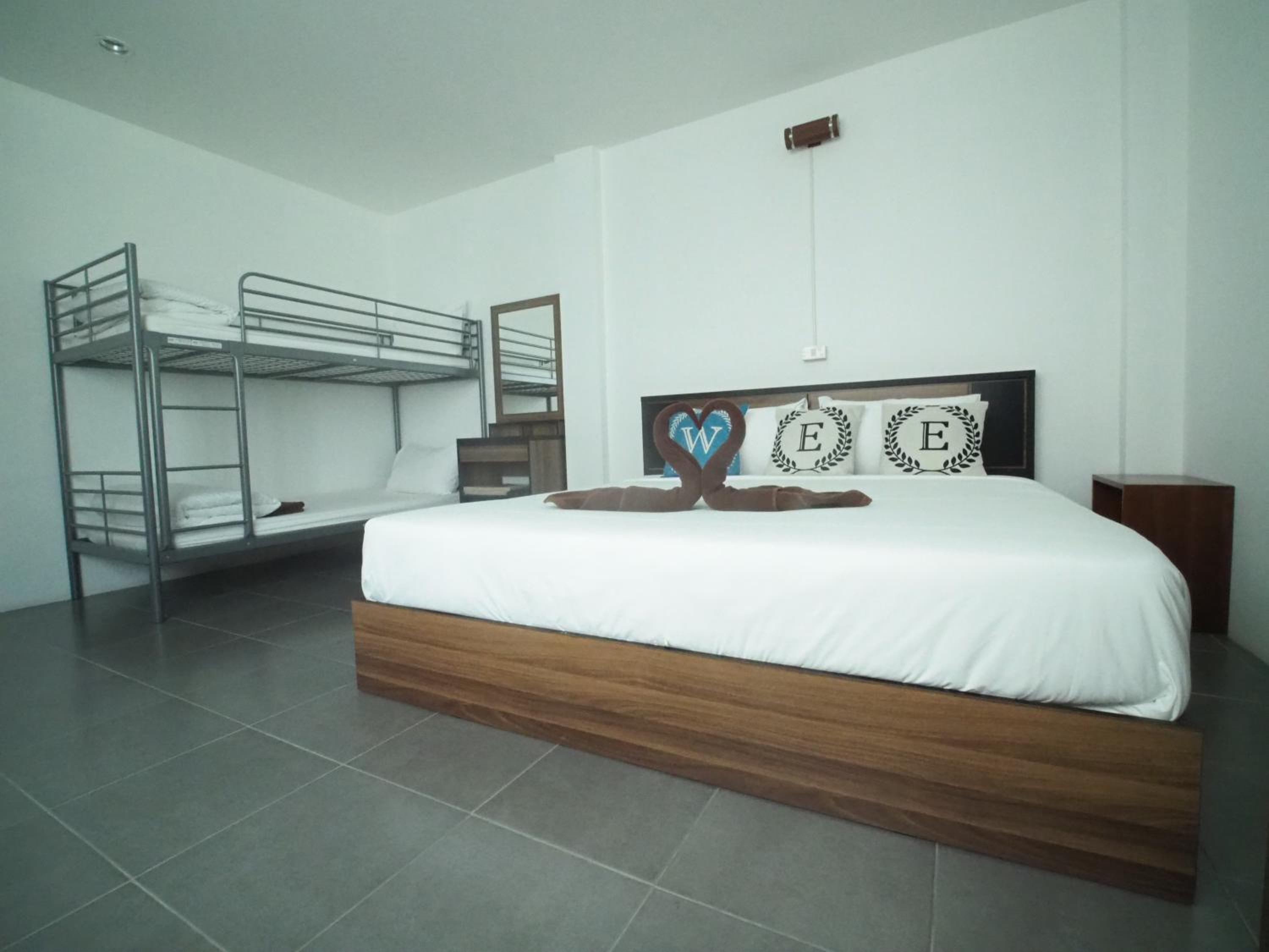 Standard Family Room - Photo 5