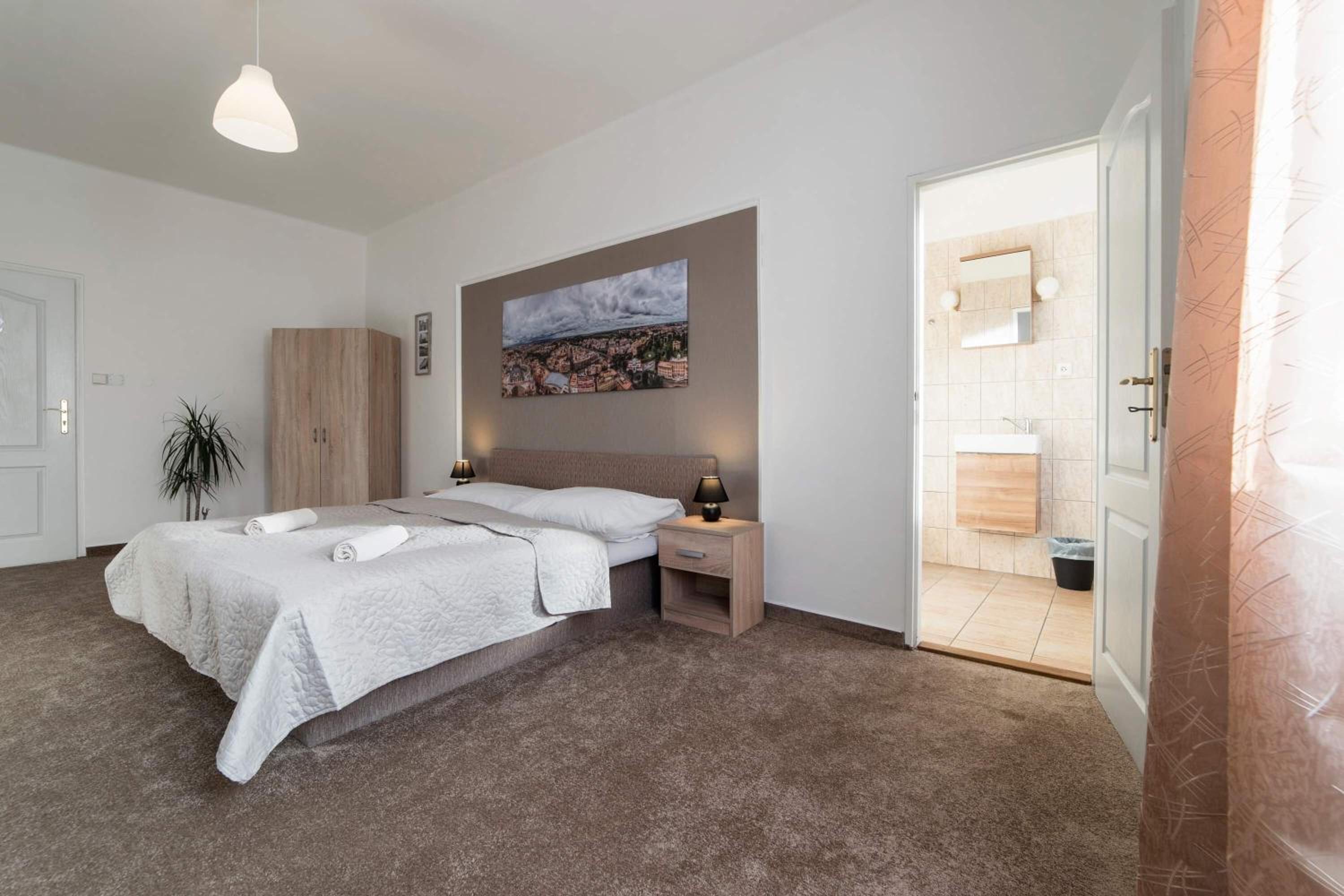 Double or Twin Room - Photo 15