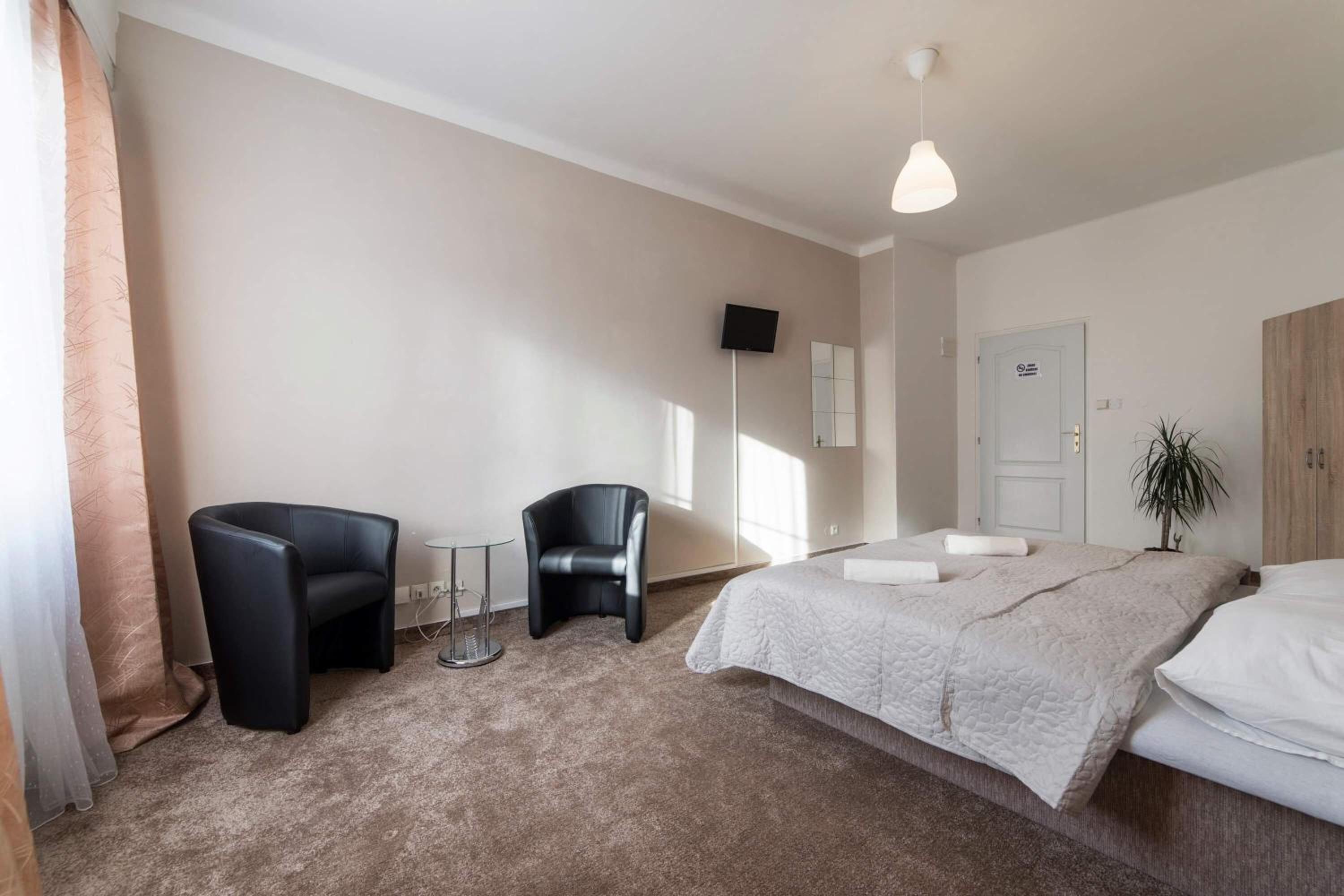 Double or Twin Room - Photo 4