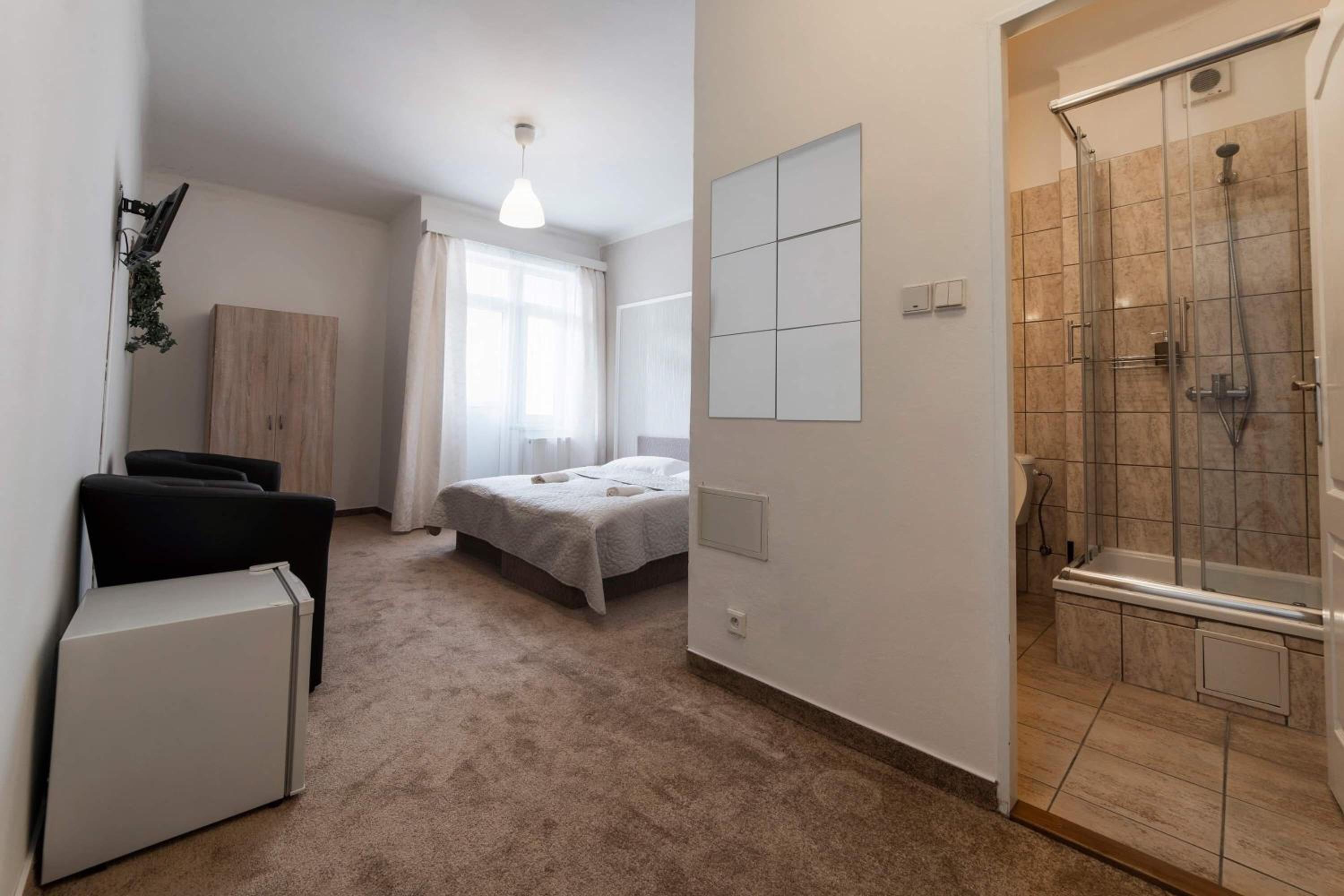 Double or Twin Room - Photo 16