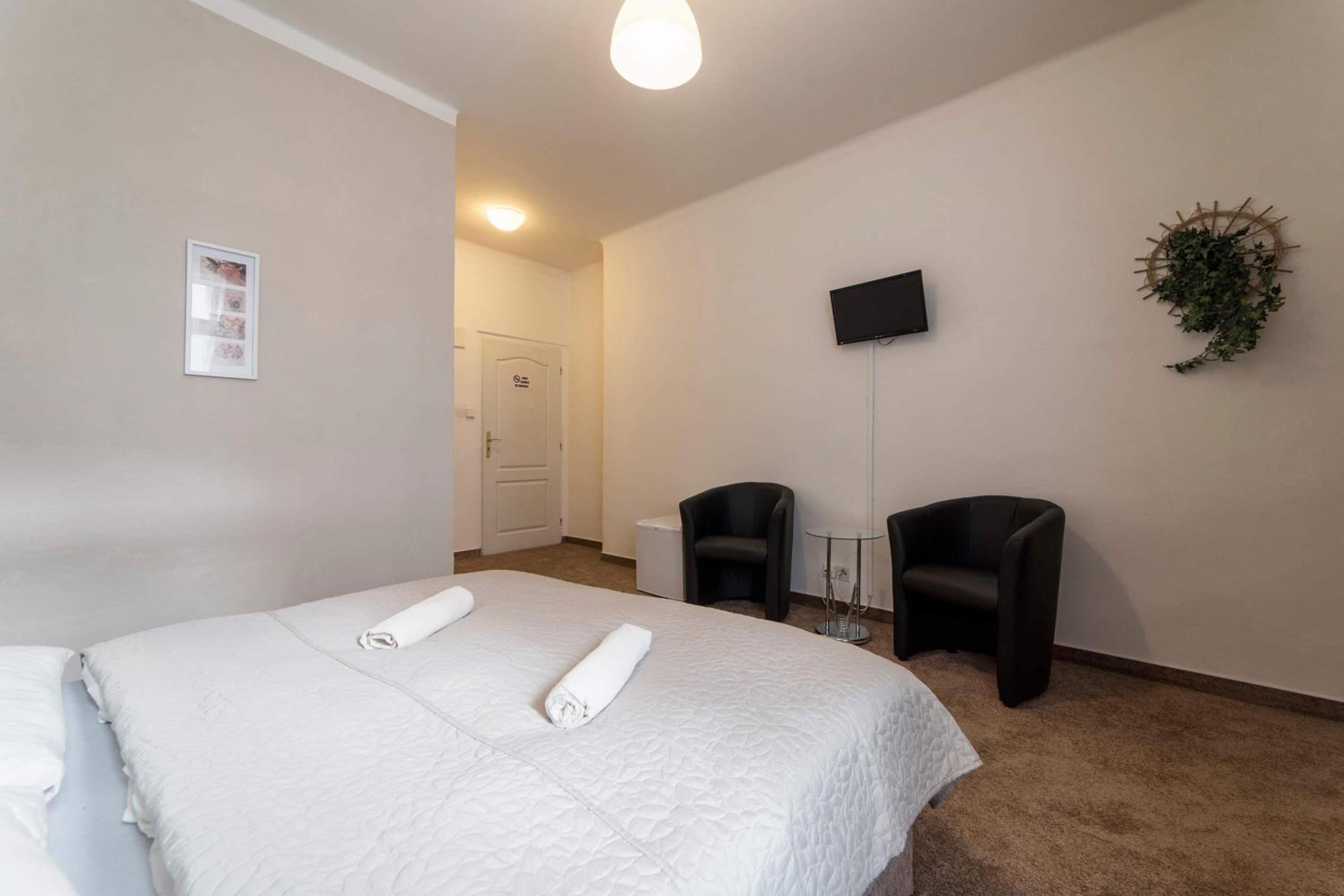 Double or Twin Room - Photo 2