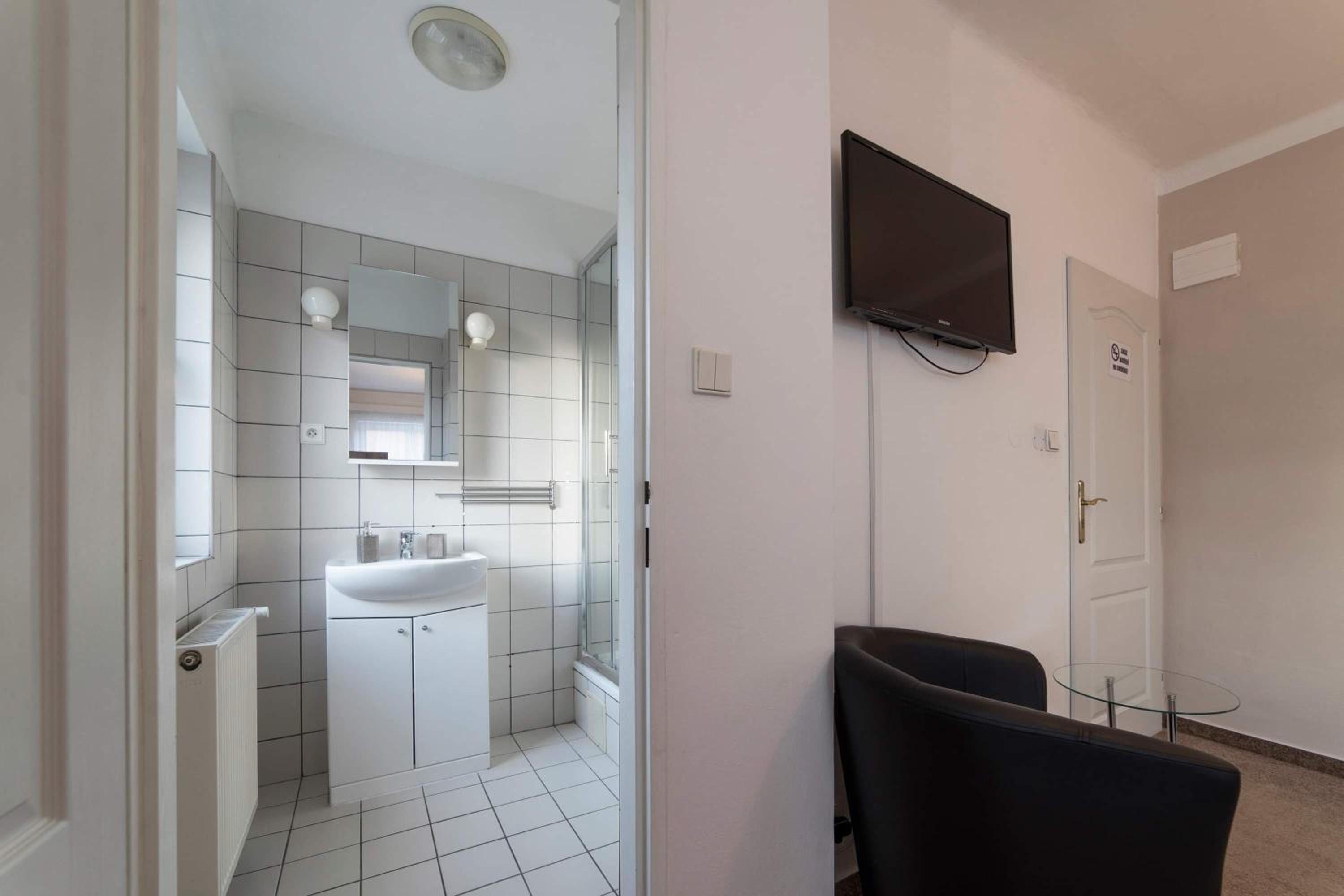 Double or Twin Room - Photo 7
