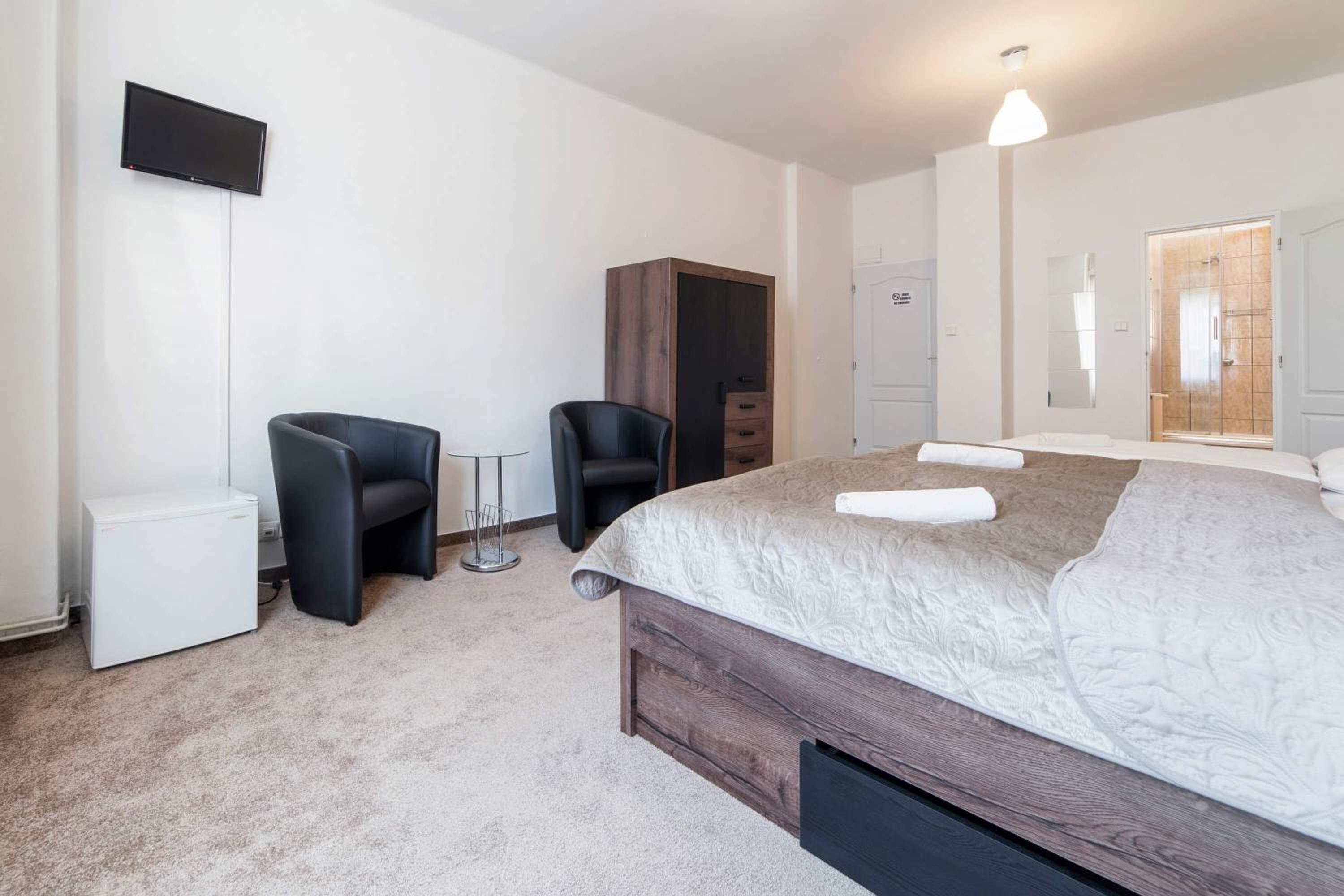 Double or Twin Room with Terrace - Photo 6