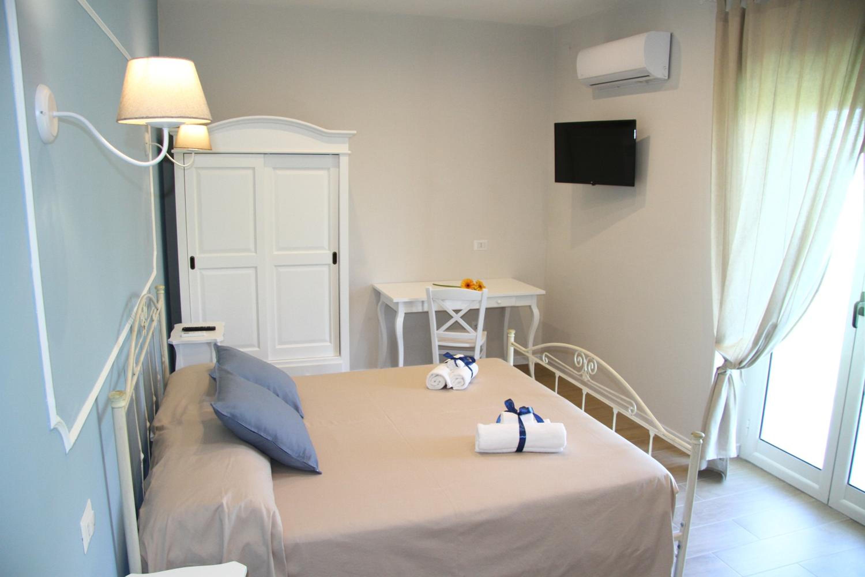 Double Room with Private Bathroom photo 2