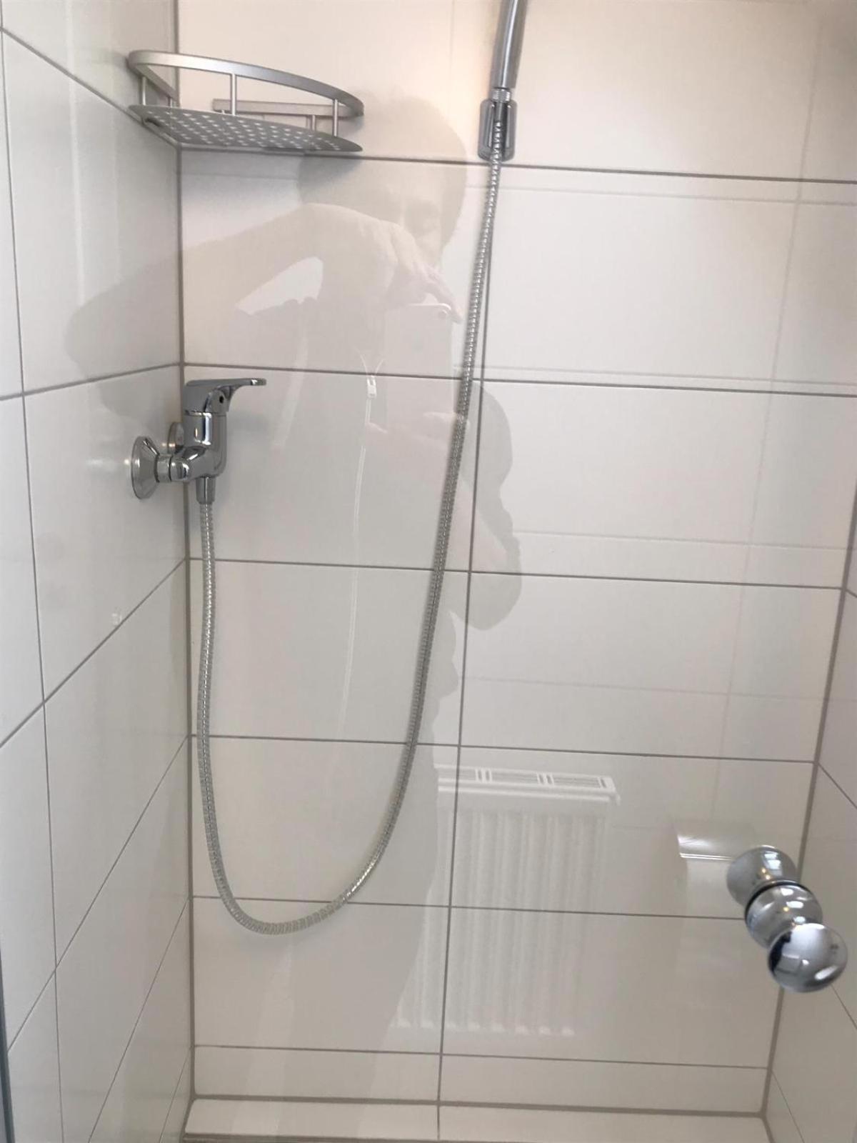 Double or Twin Room with Shower - Photo 3