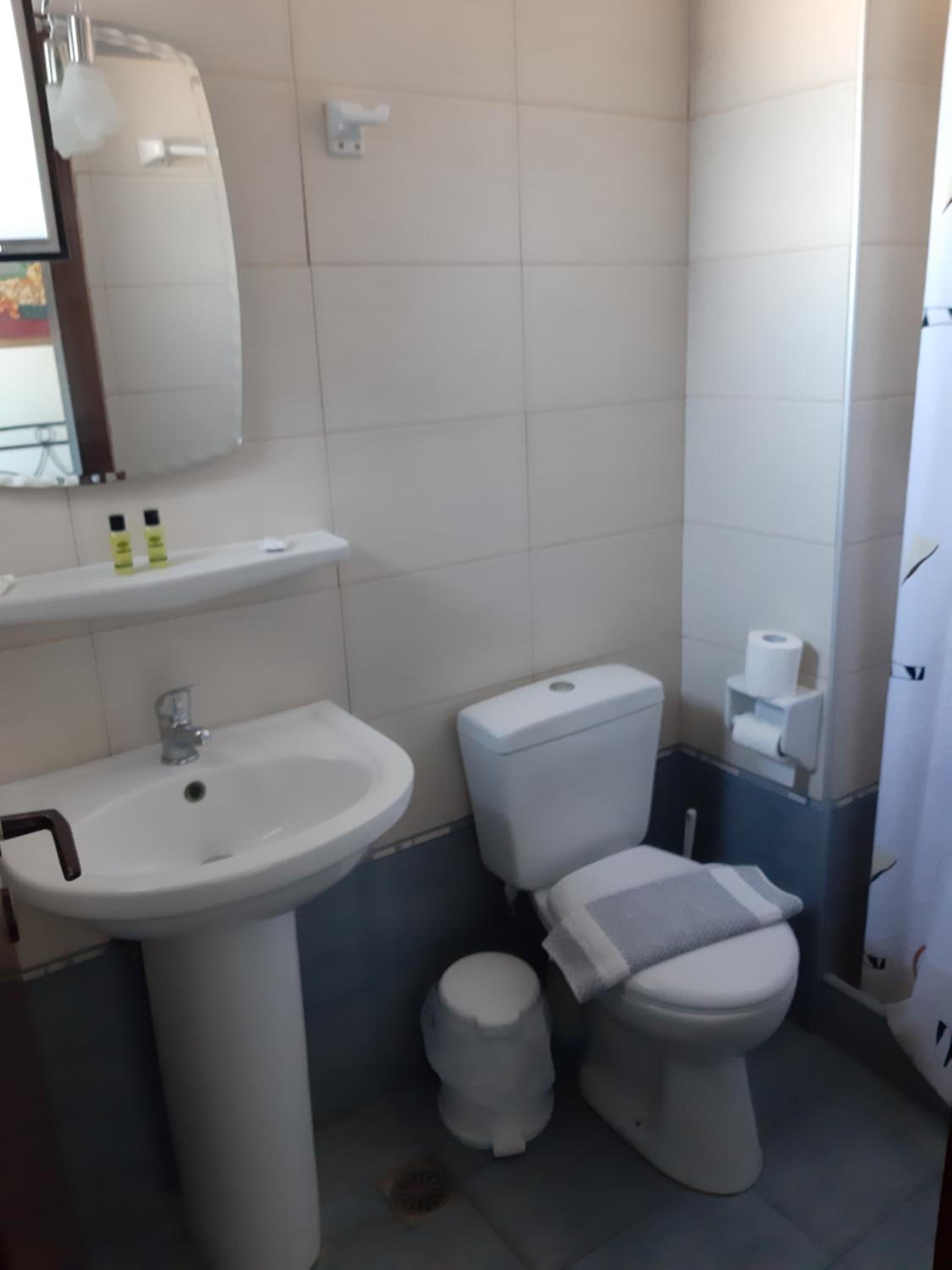 Double Room - Photo 12