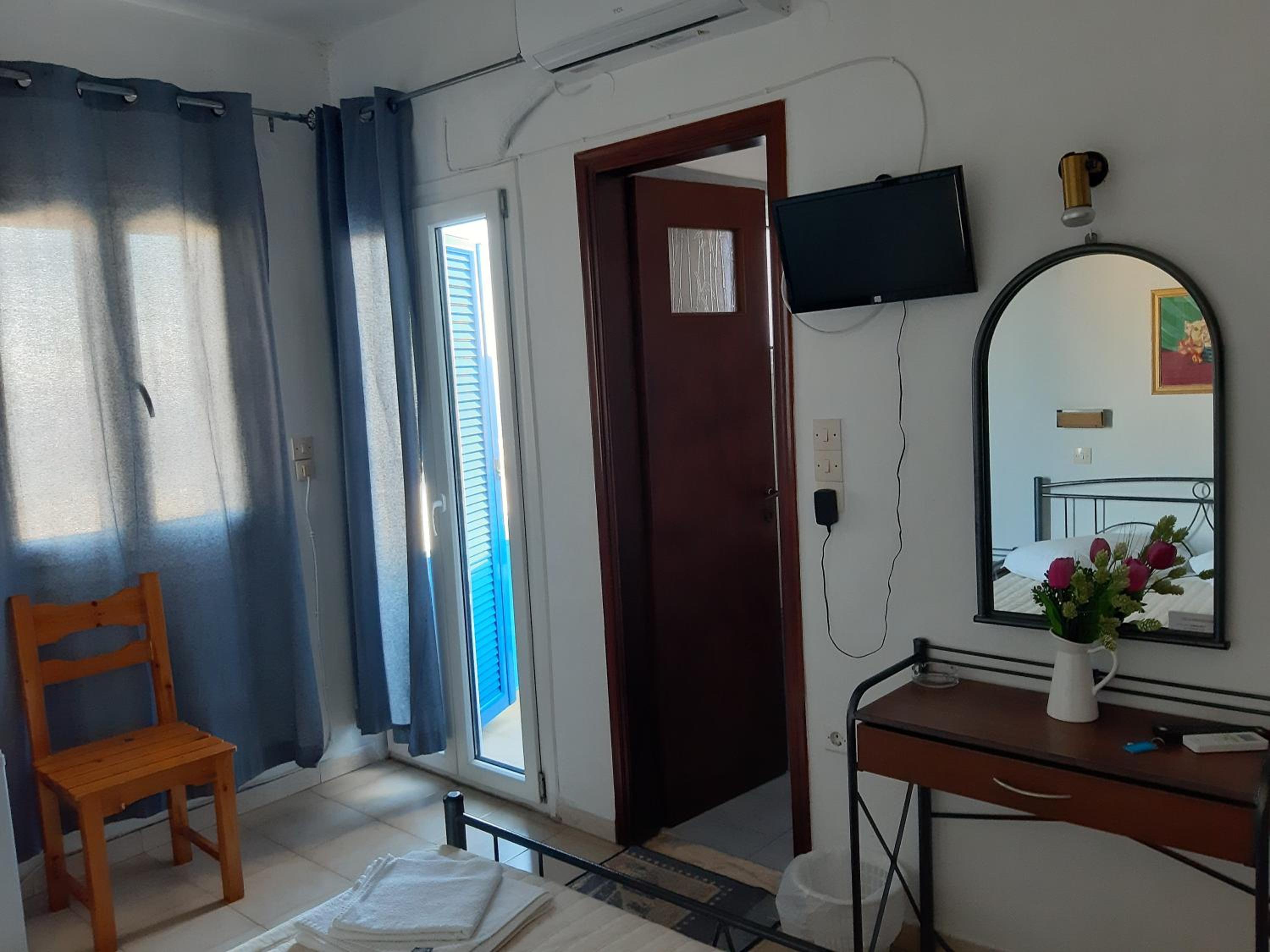 Double Room - Photo 11
