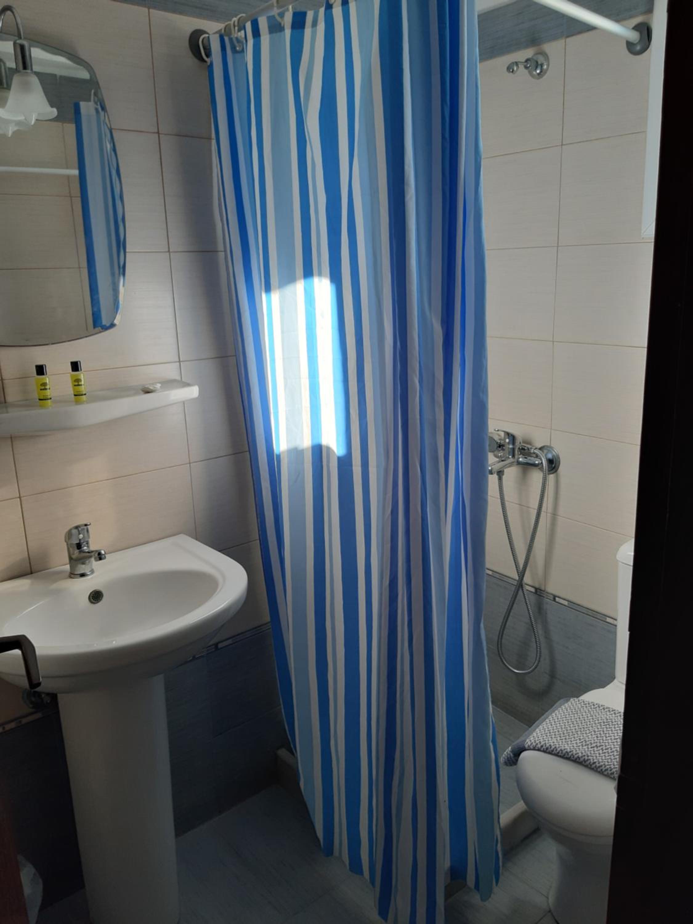 Double Room - Photo 9