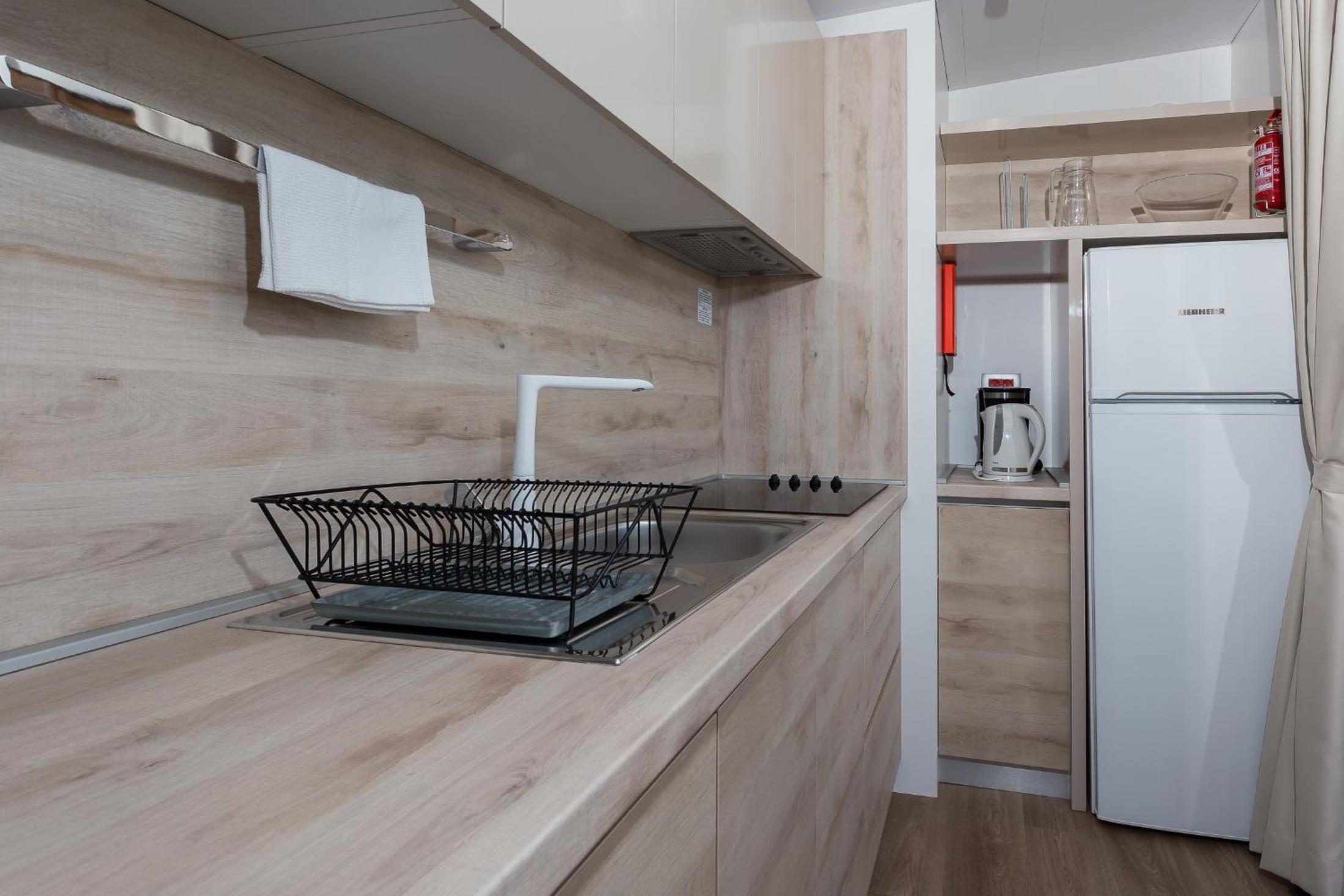 Deluxe Two-Bedroom Mobile Home with Terrace and Lake View - Photo 11