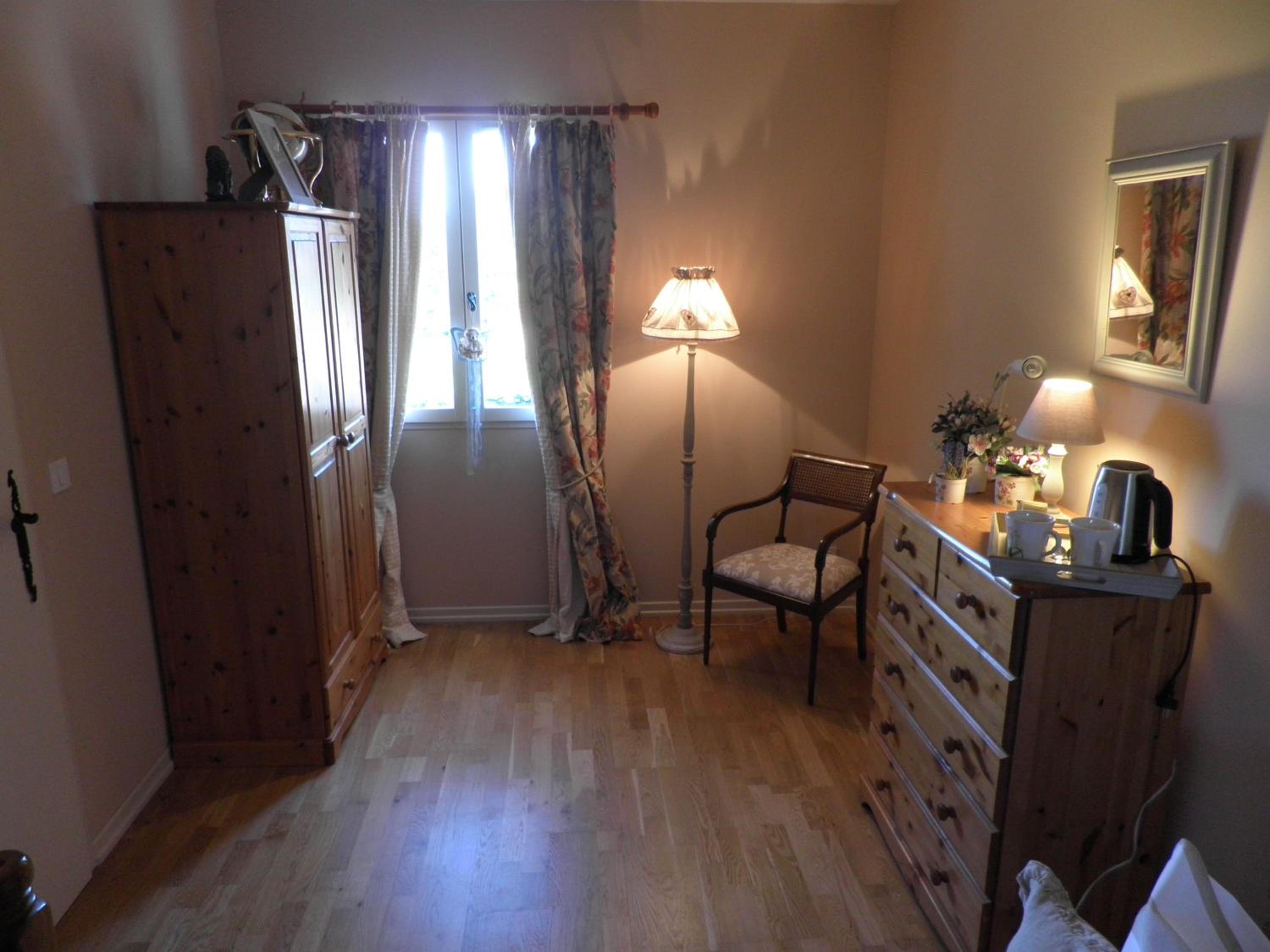 Twin Room - Photo 2