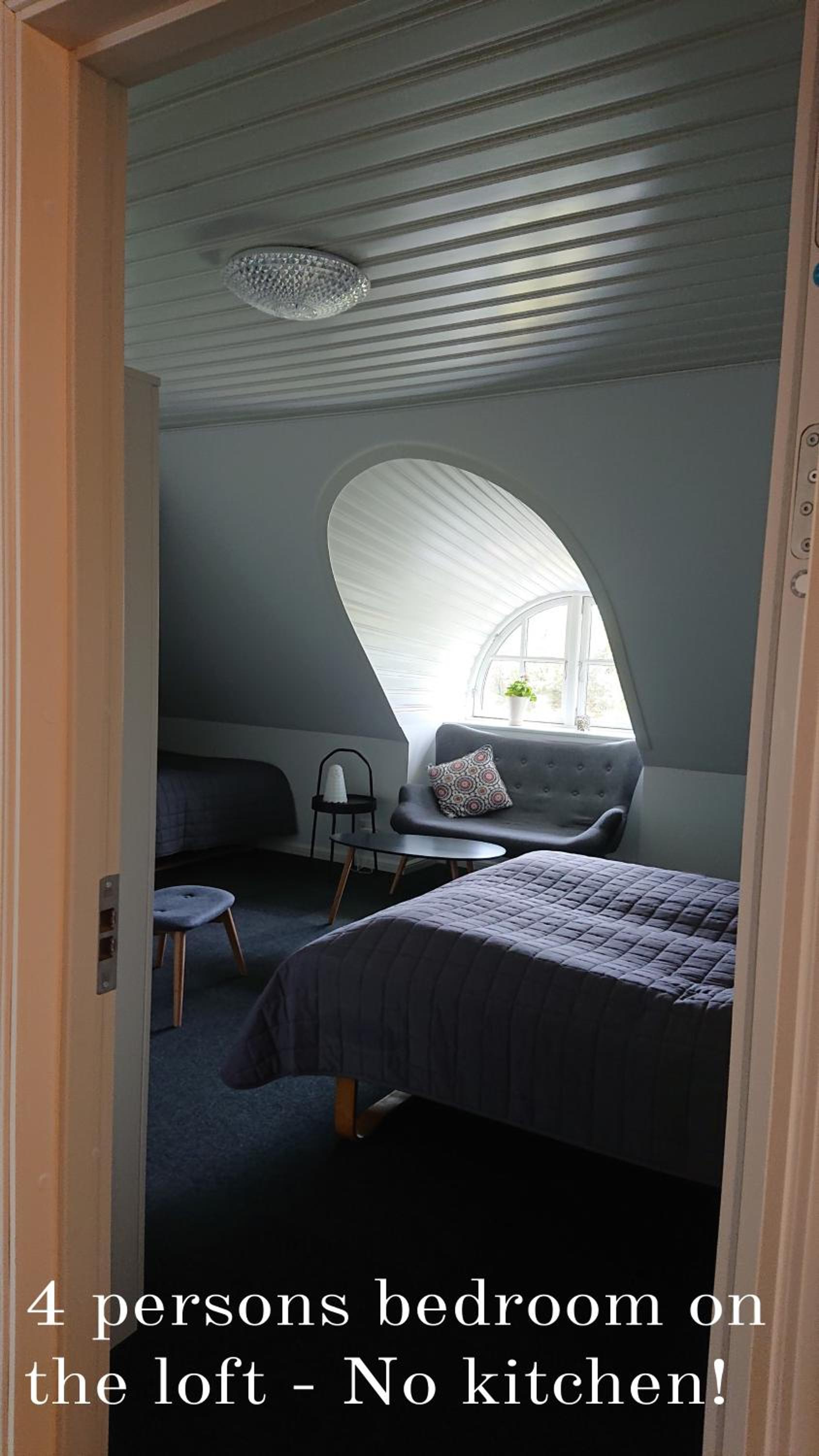 Family Room with Private Bathroom (No kitchen) photo 3