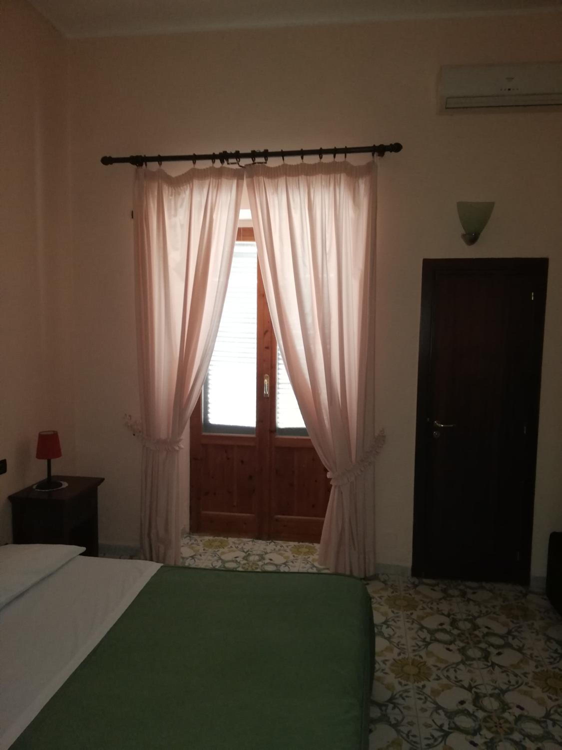 Double Room with Sea View - Photo 2
