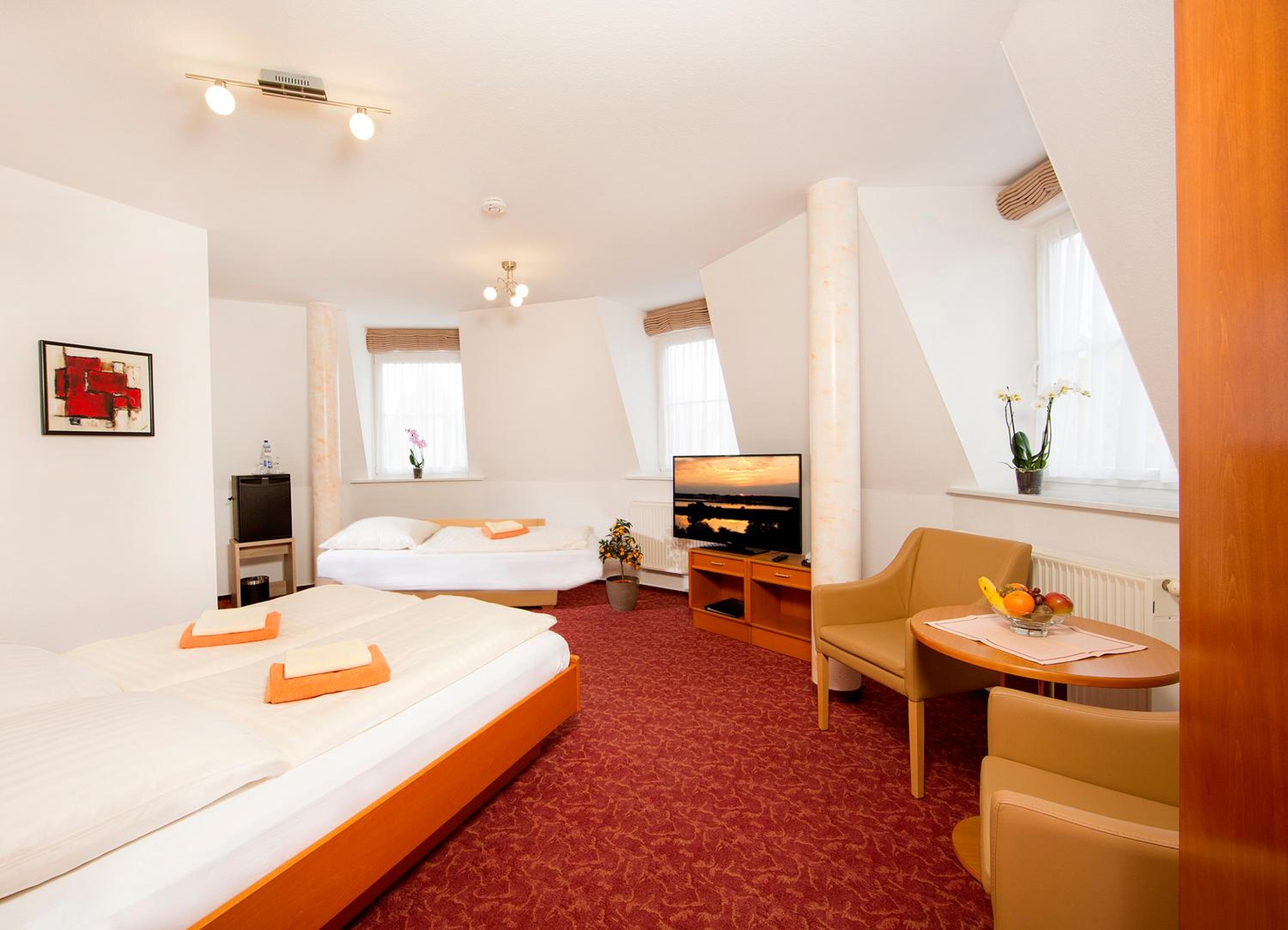 Double Room with Extra Bed photo 3
