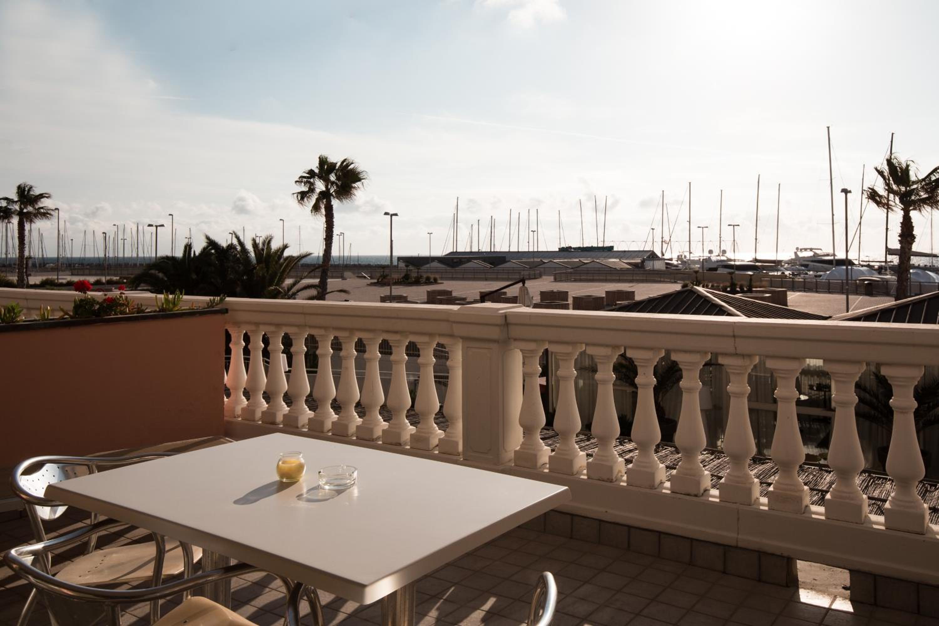 Two-Bedroom Apartment with Sea View - Photo 2