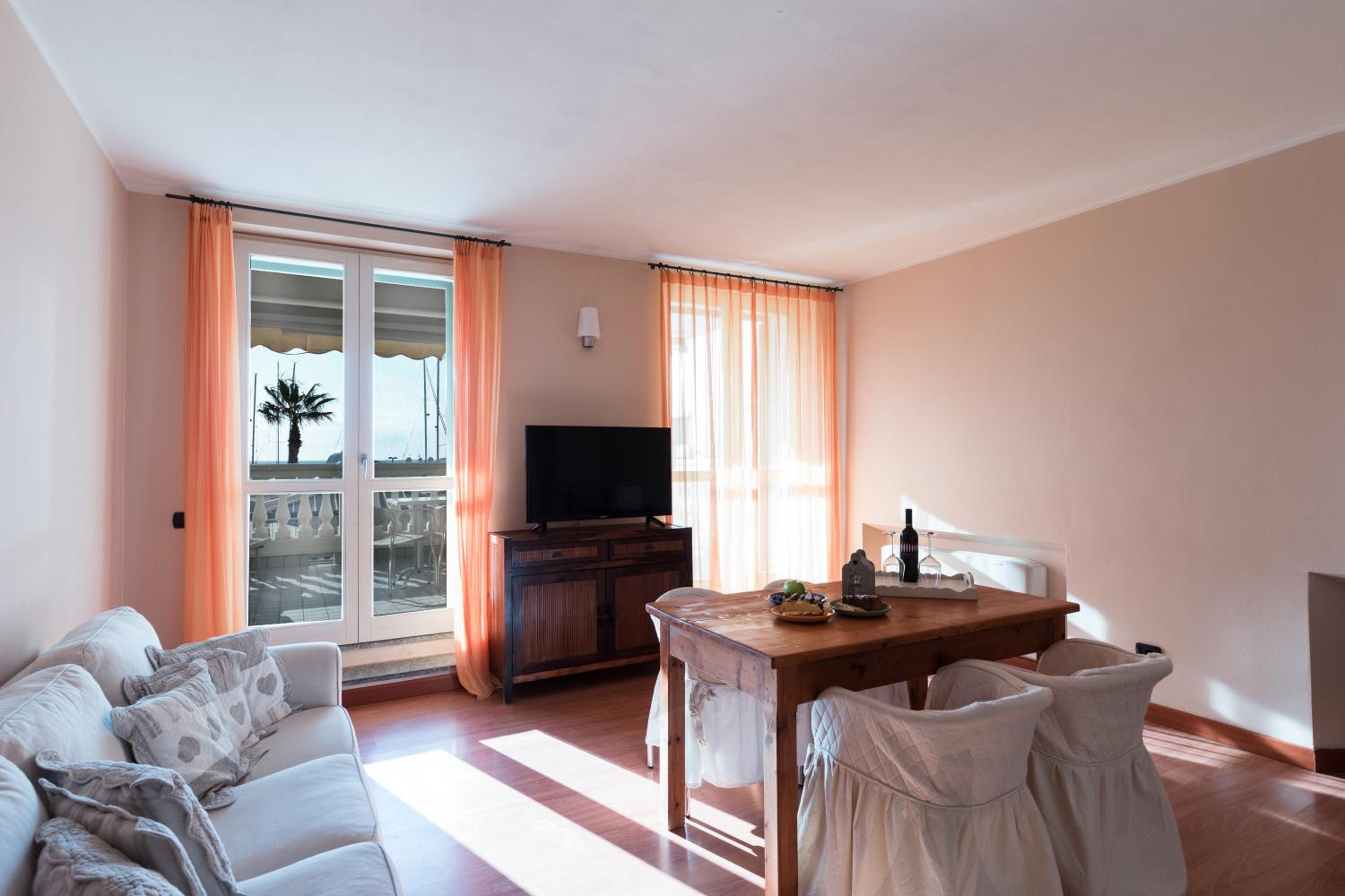 Two-Bedroom Apartment with Sea View - Photo 9