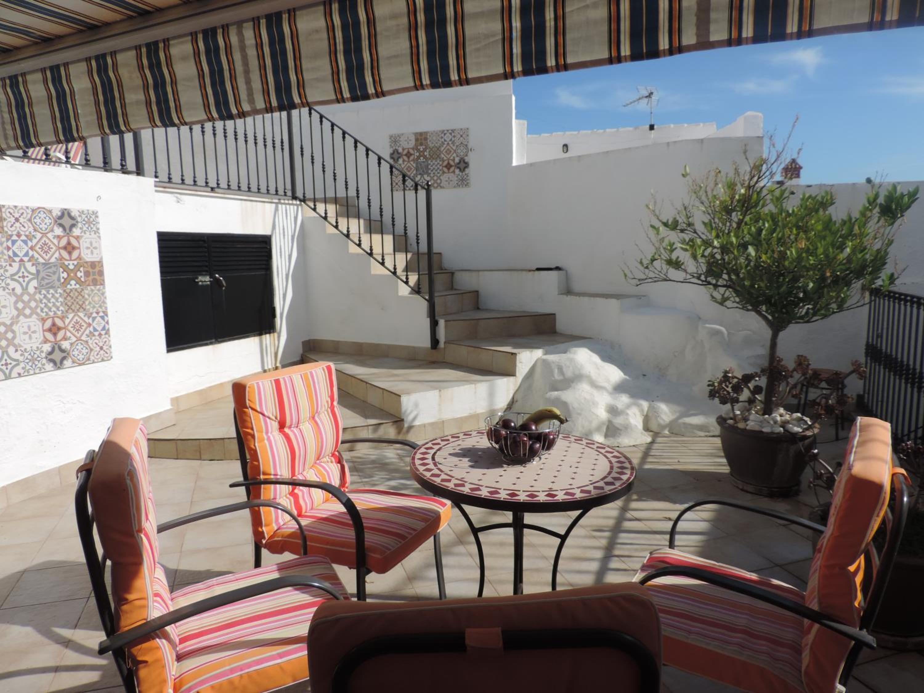 Four-Bedroom House - Photo 2