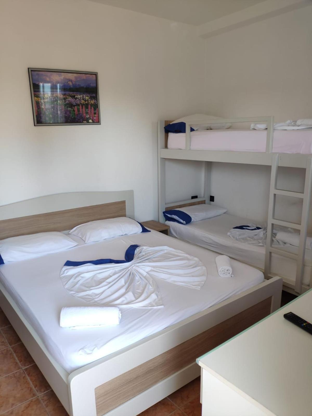 Quadruple Room with Bathroom photo 2