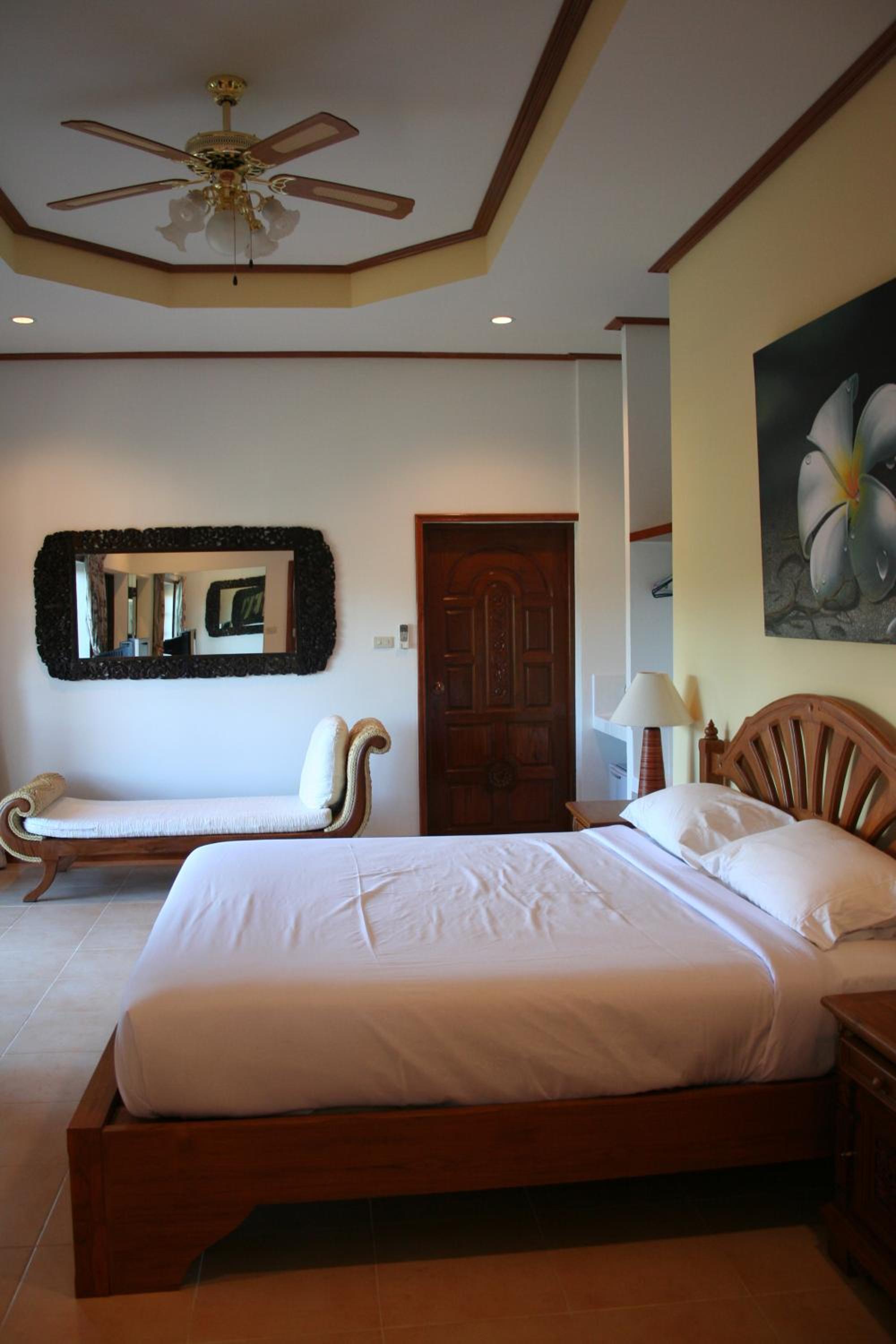 Honeymoon Suite with Spa Bath