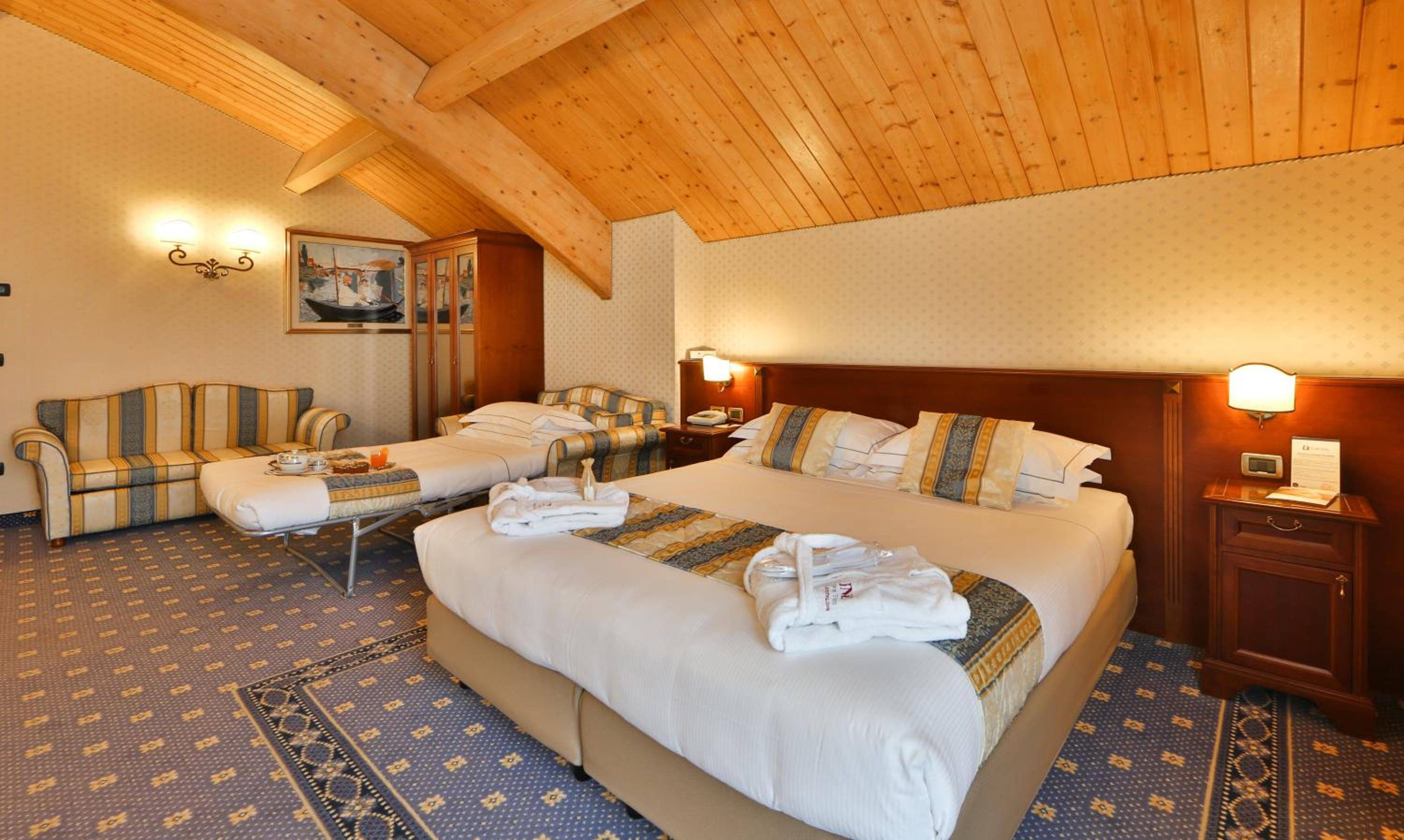 Junior King Suite with Sofa Bed - Photo 6