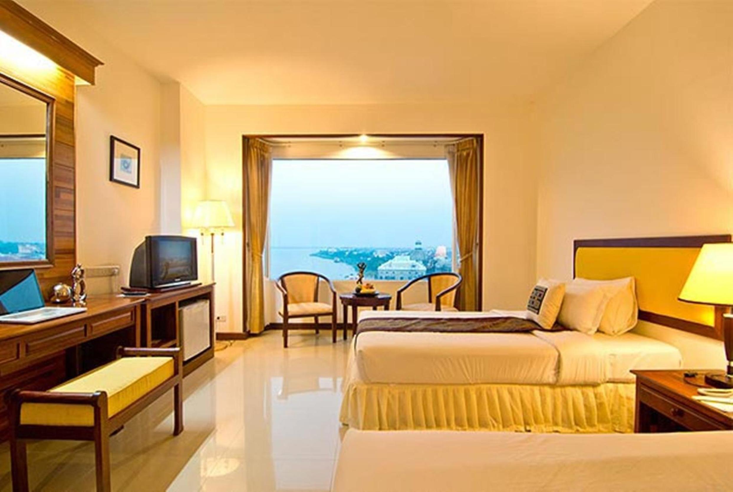 Superior Twin Room with City View