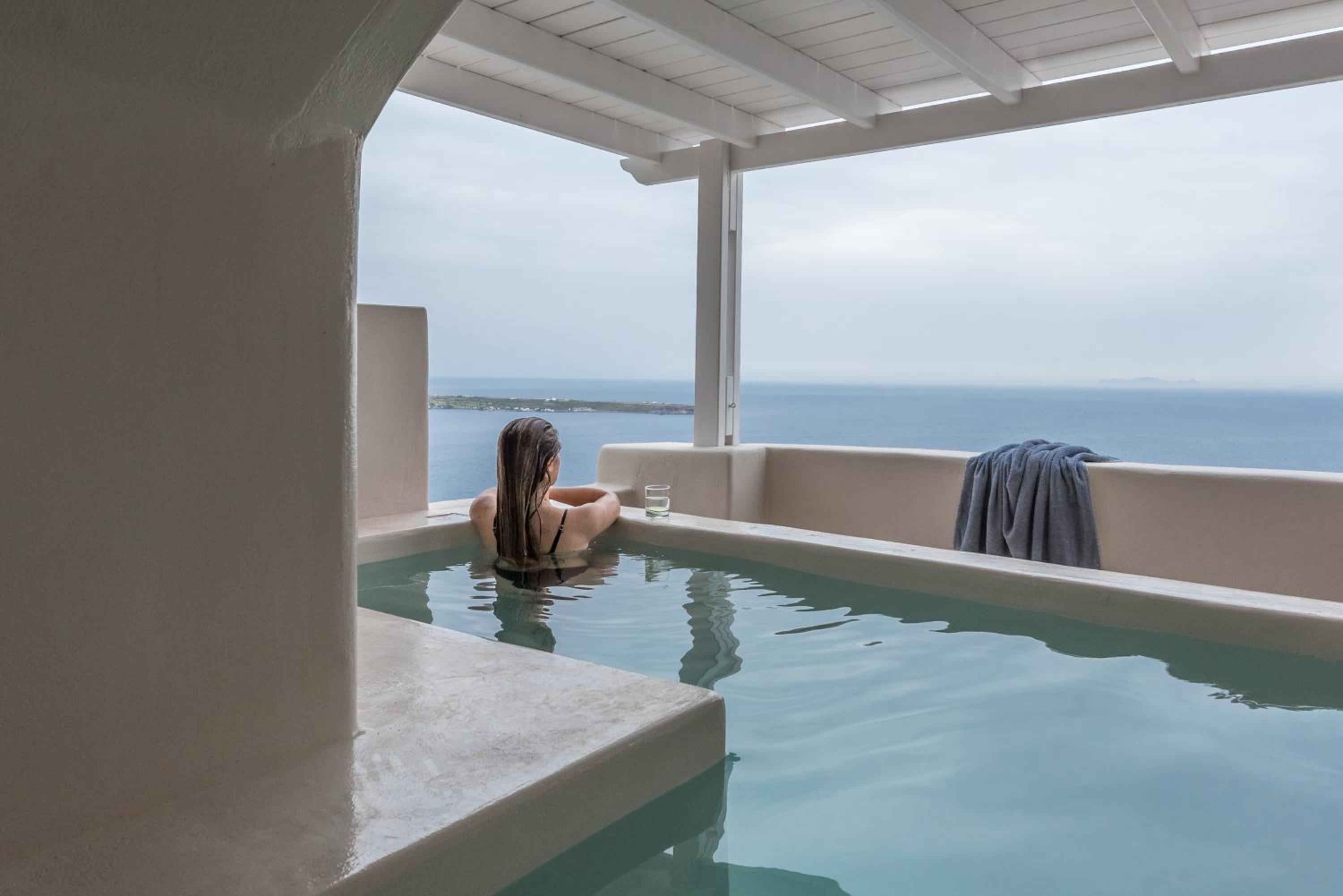 Suite with Private Pool - Photo 10