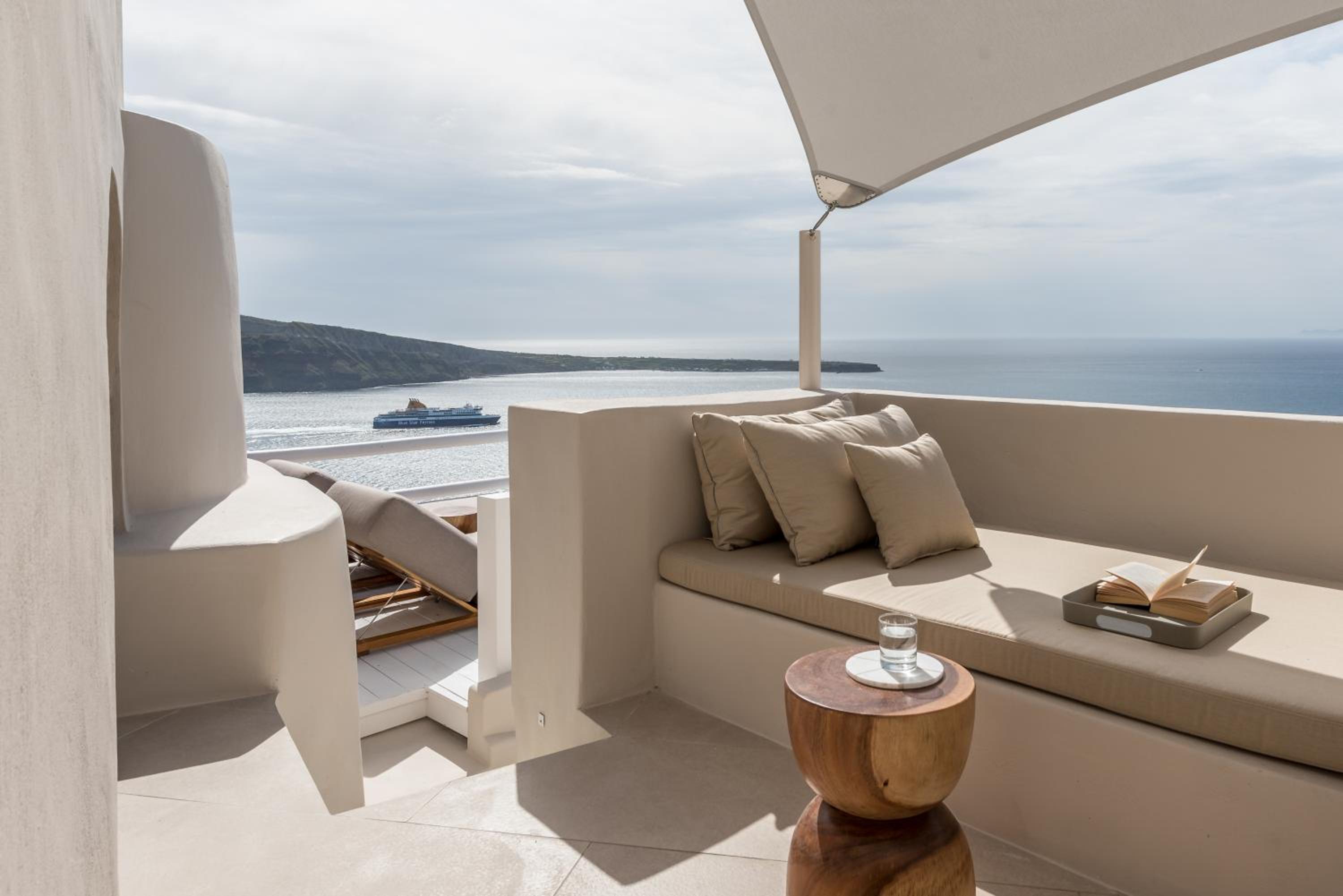 Cave Pool Suite with Caldera & Direct Sunset Views photo 2