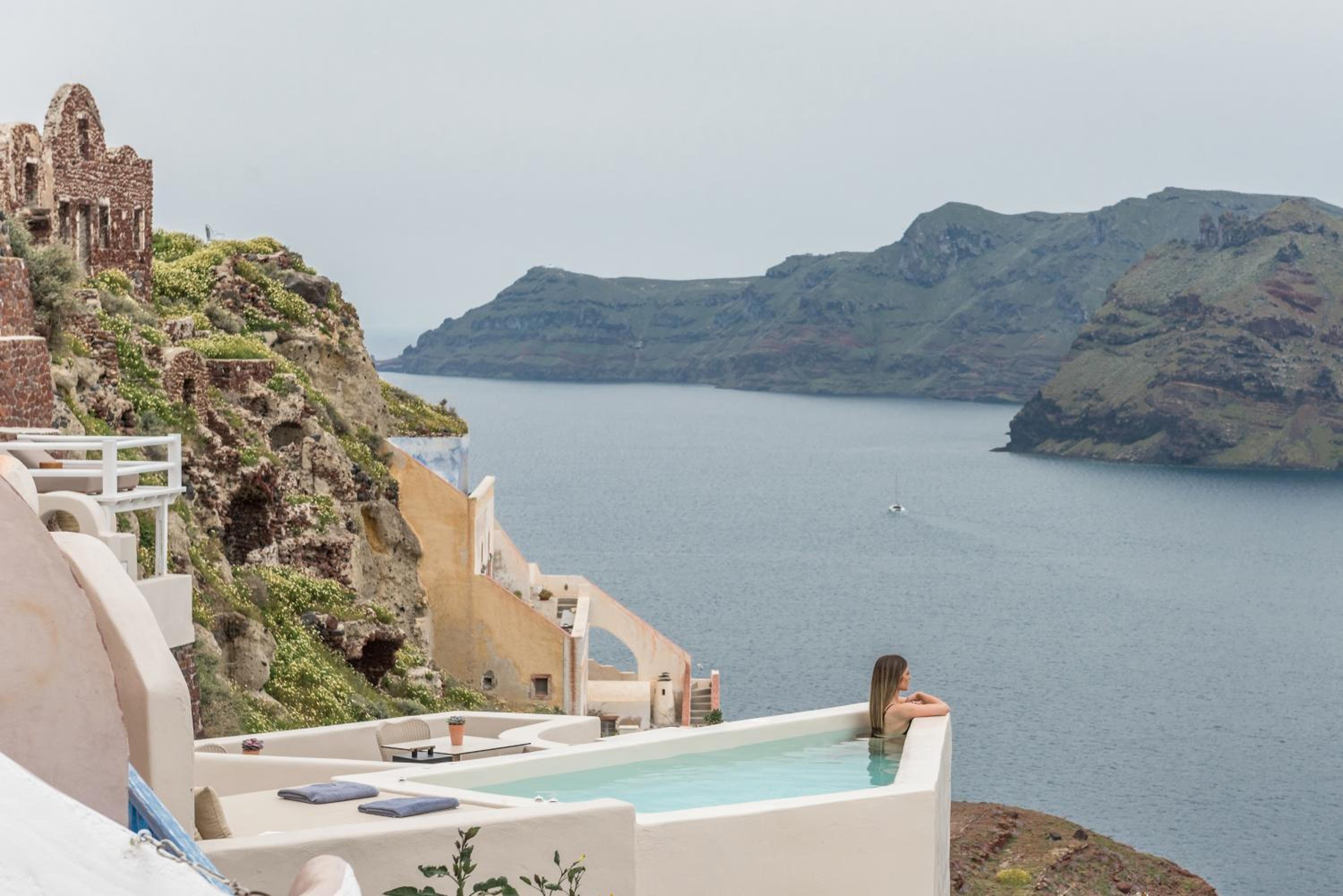 Suite with Plunge Pool-Caldera Sunset View - Photo 12