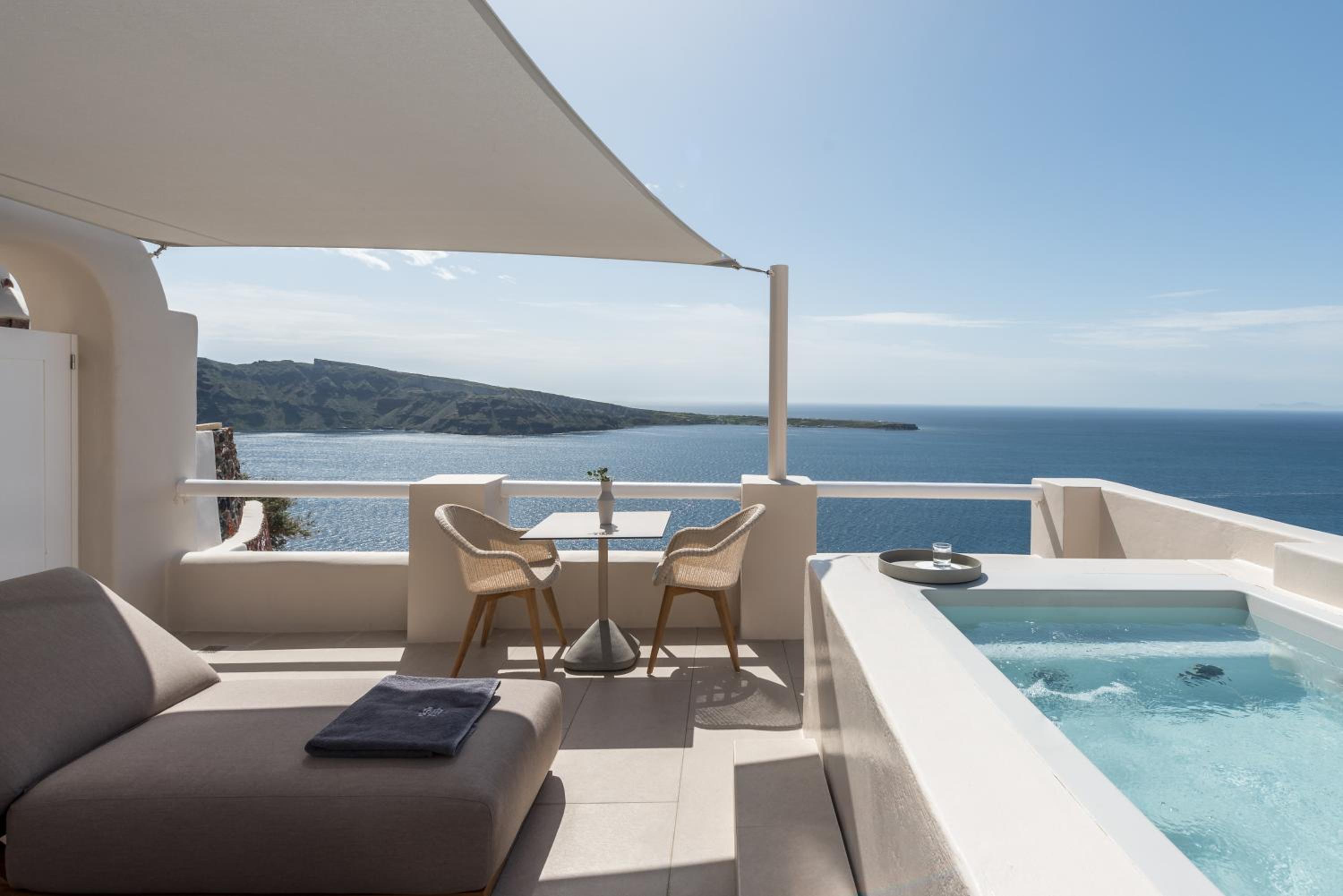 Honeymoon Suite with Panoramic Caldera & Direct Sunset Views - Photo 7