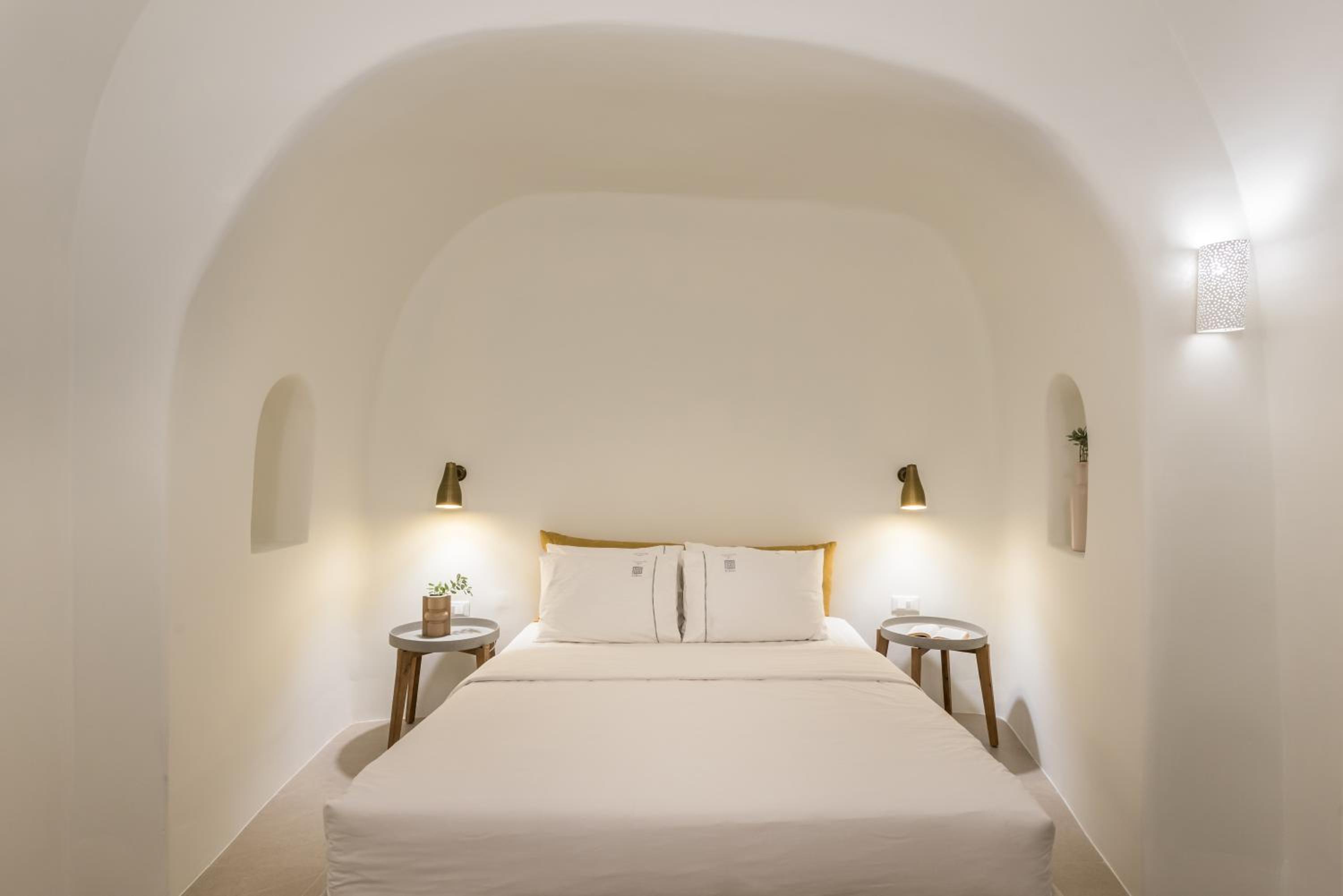 Honeymoon Suite with Panoramic Caldera & Direct Sunset Views - Photo 2