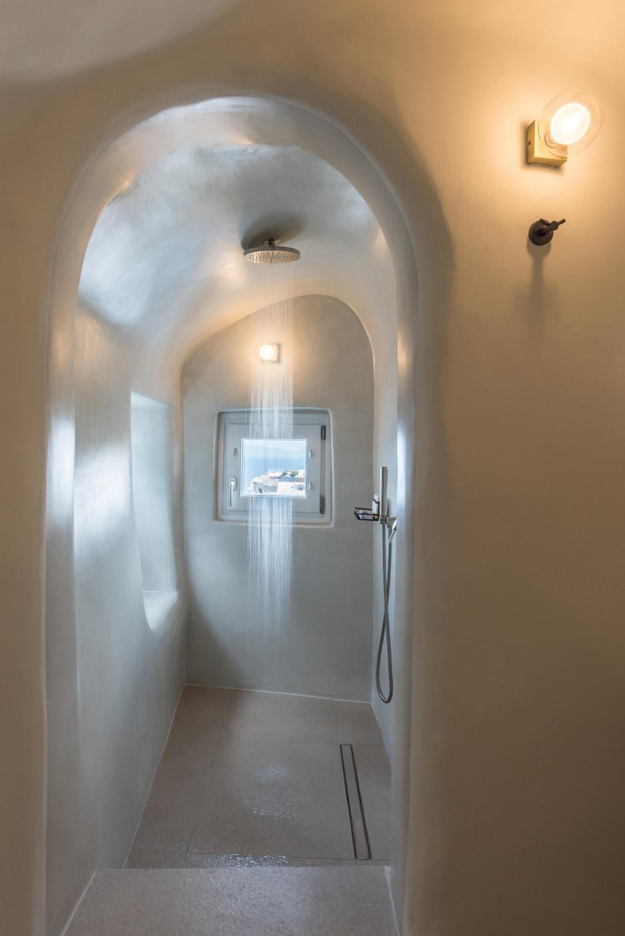 Honeymoon Suite with Panoramic Caldera & Direct Sunset Views - Photo 3