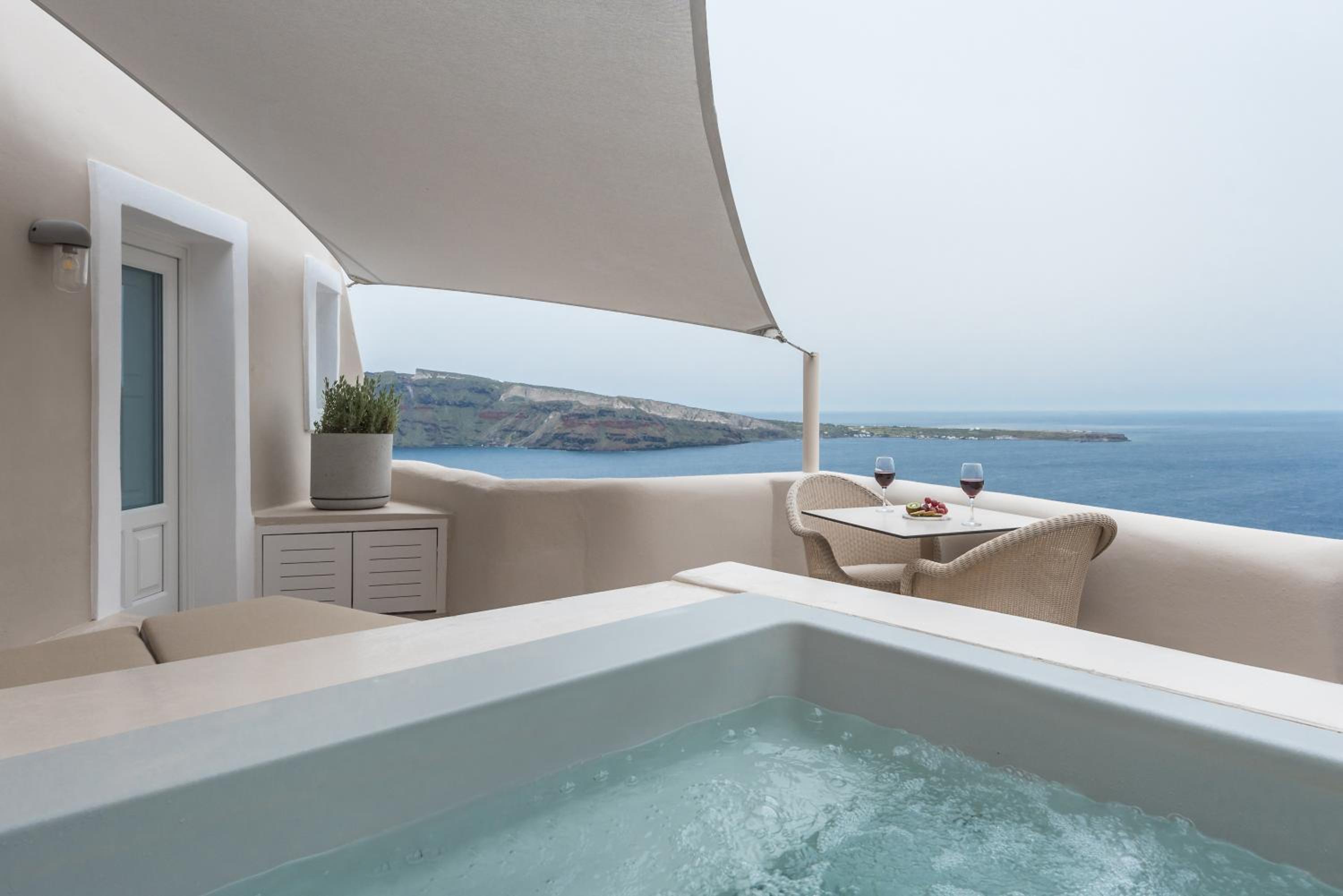 Junior Suite with Caldera & Sunset View - Photo 12