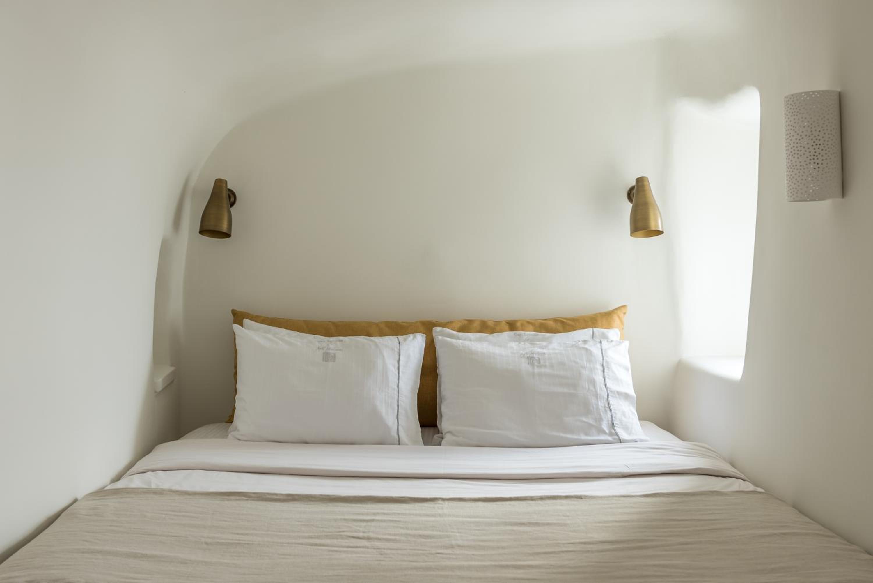 Junior Suite with Caldera & Sunset View - Photo 8