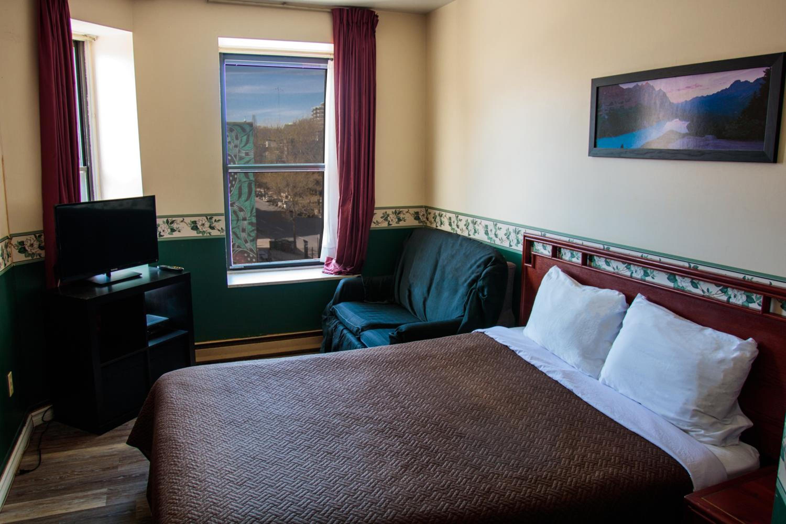 Queen Room - Photo 2
