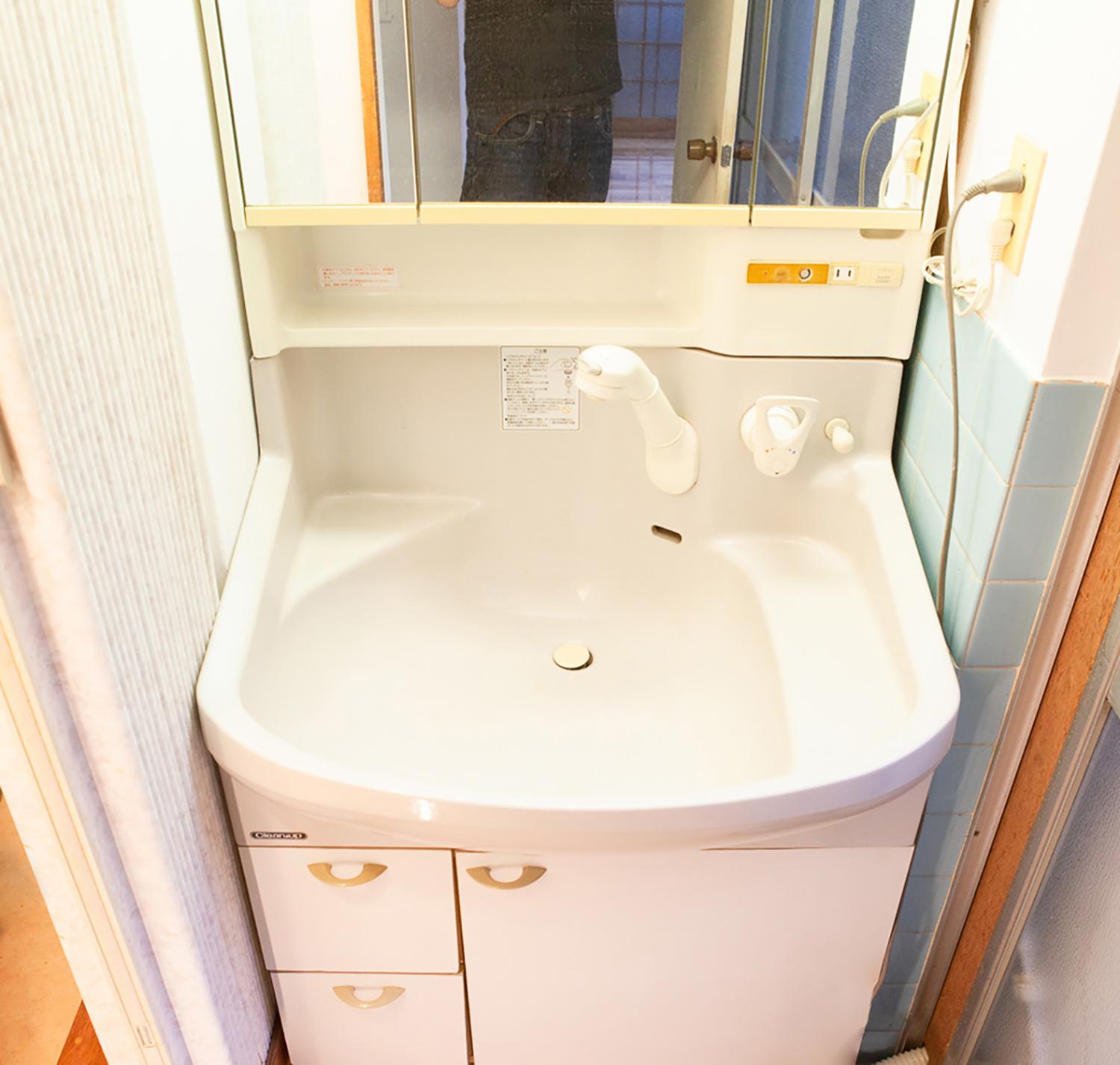 Bed in 6-Bed Female Dormitory Room photo 3