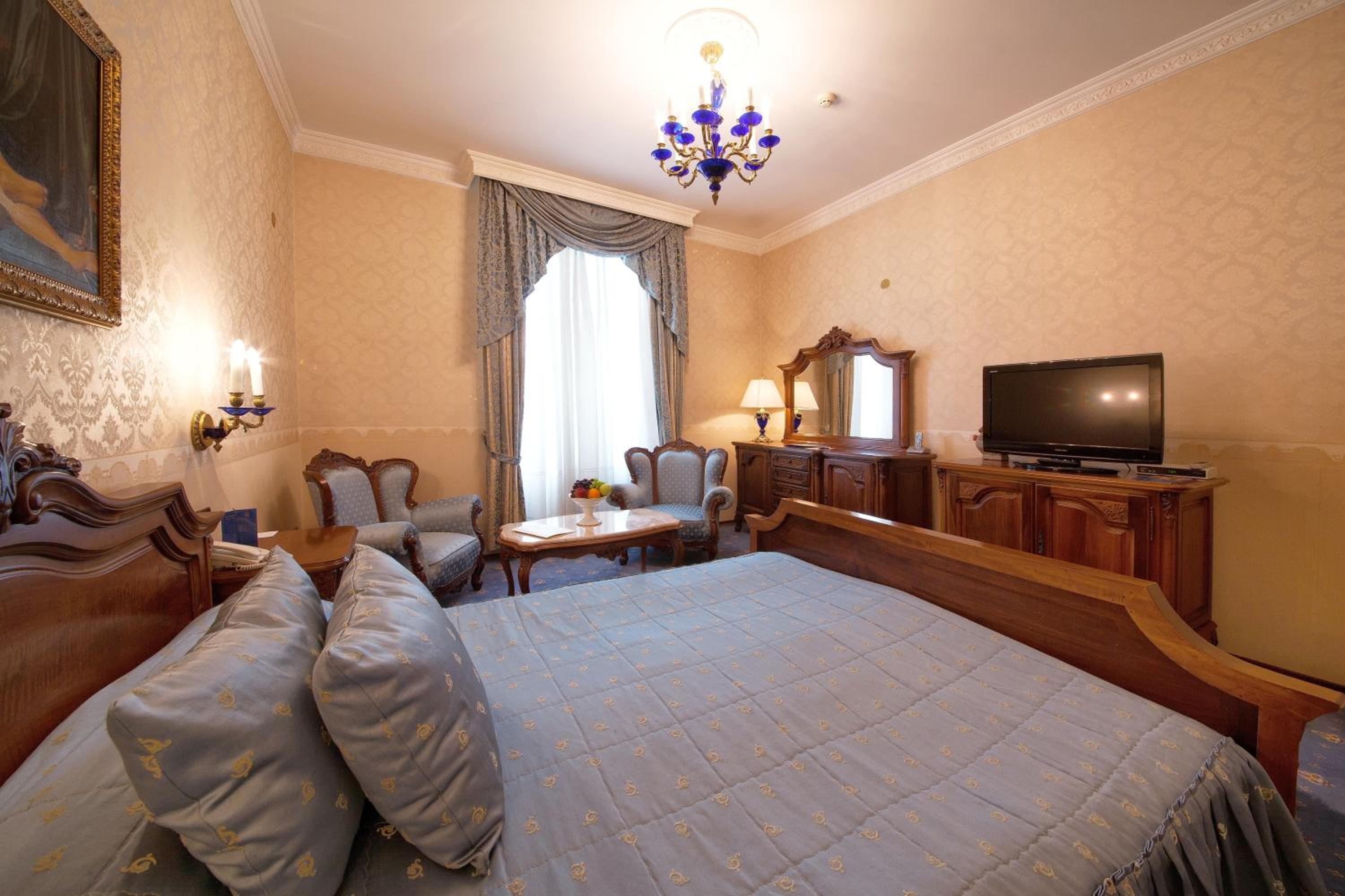 Standard Room, 1 King Bed