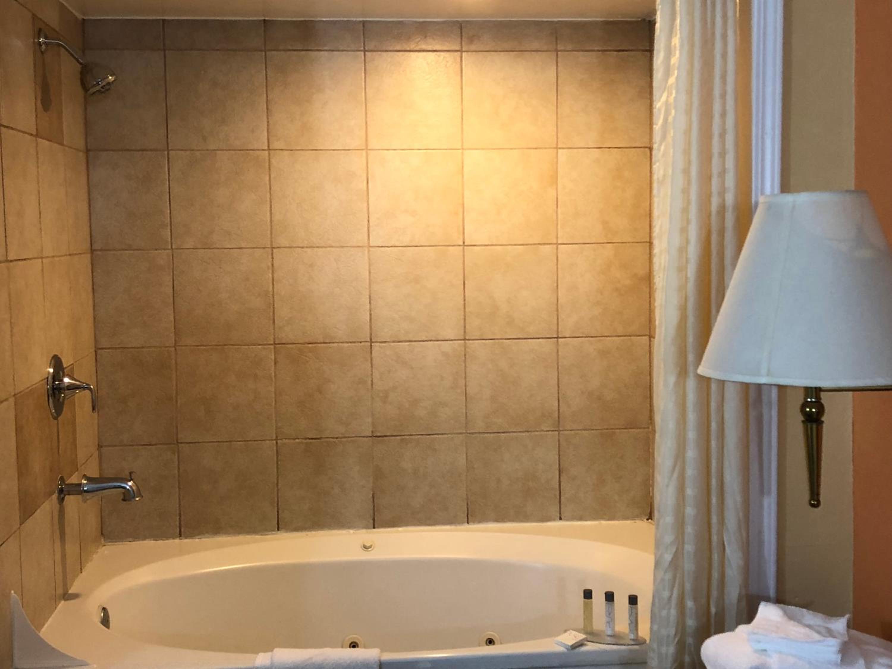 King Room with Spa Bath - Non-Smoking - Photo 8