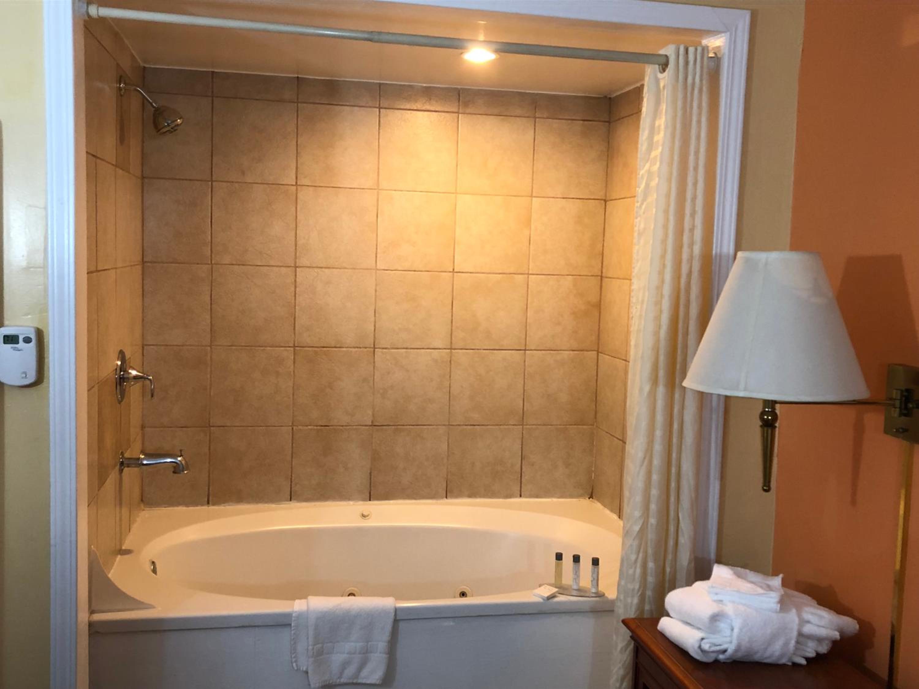 King Room with Spa Bath - Non-Smoking - Photo 2