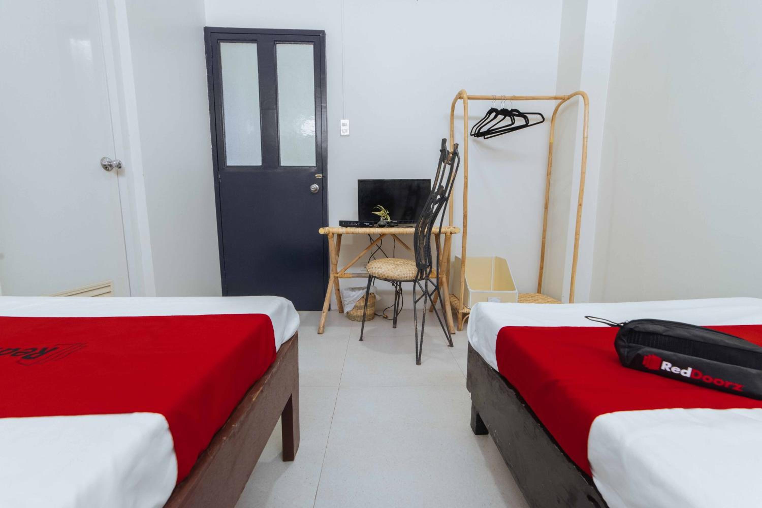 Twin Room - Photo 1