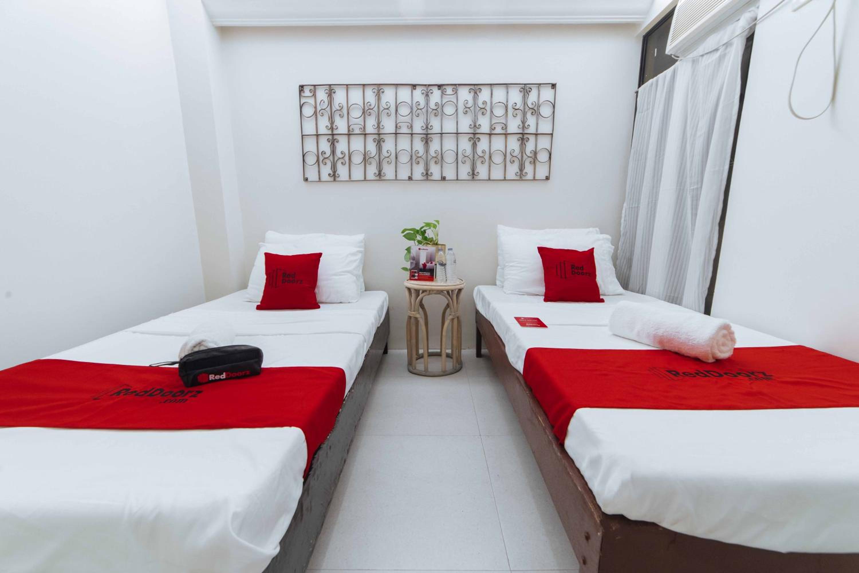 Twin Room - Photo 3