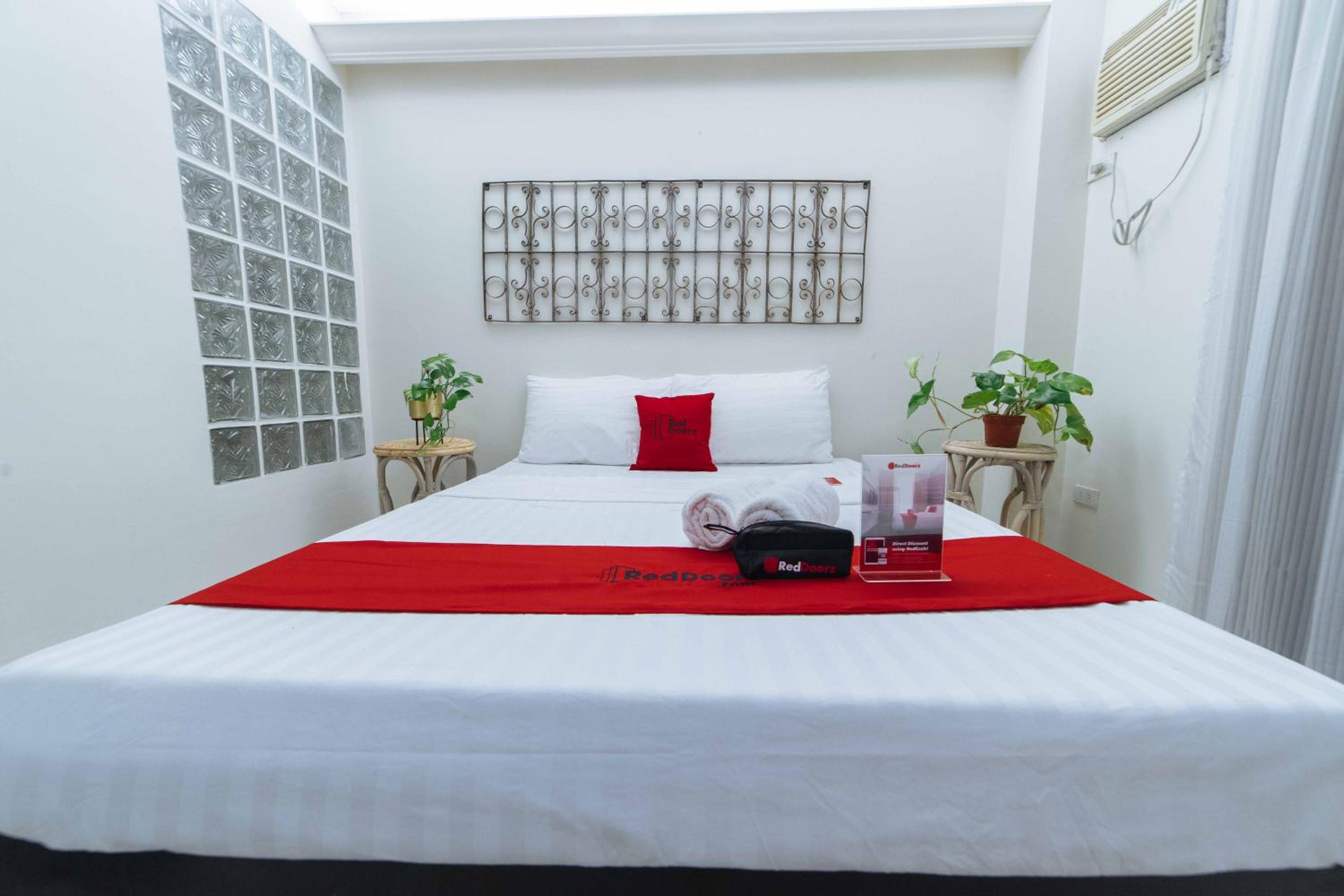 Deluxe Room - Photo 5