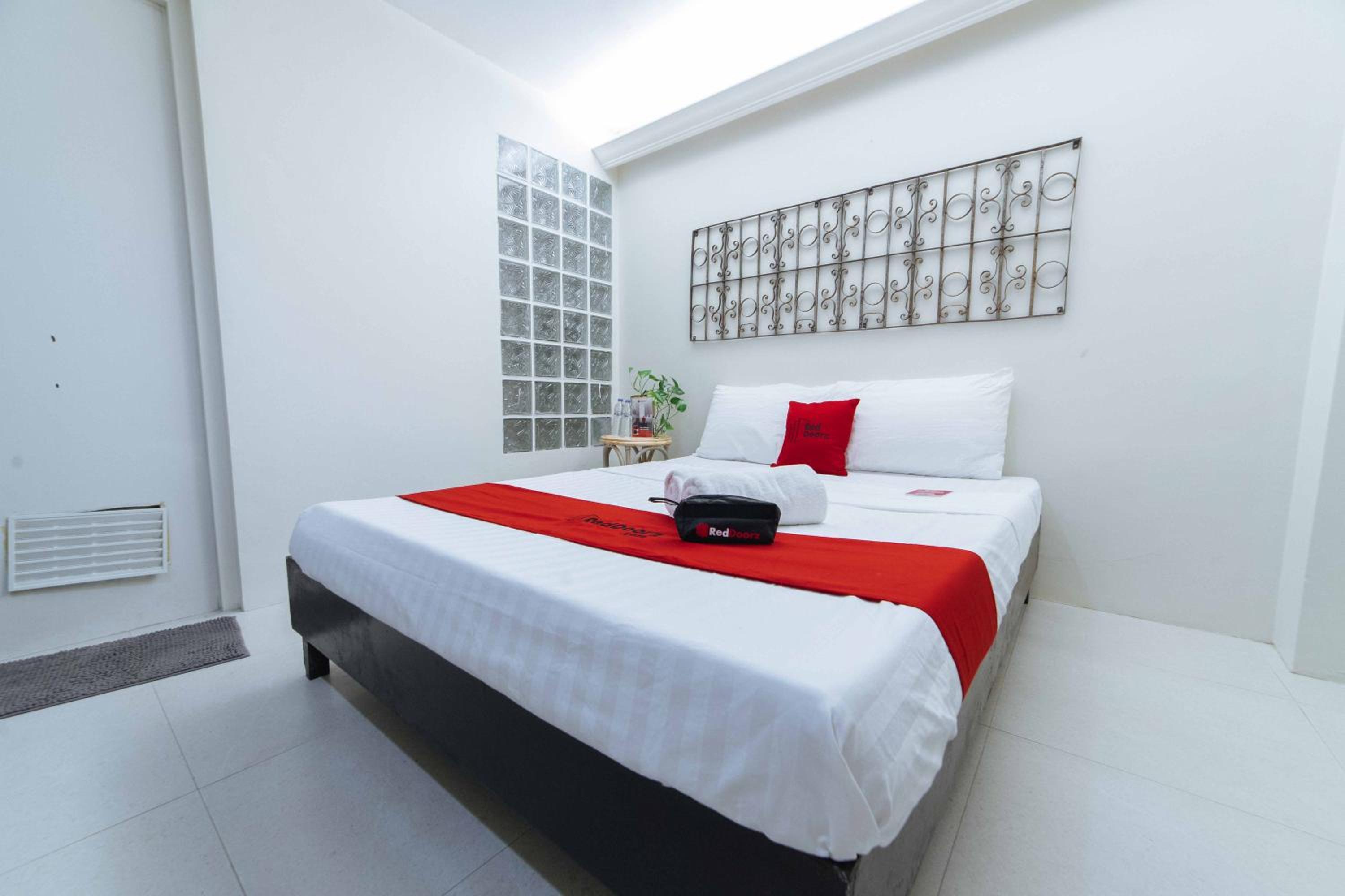 Deluxe Room - Photo 6