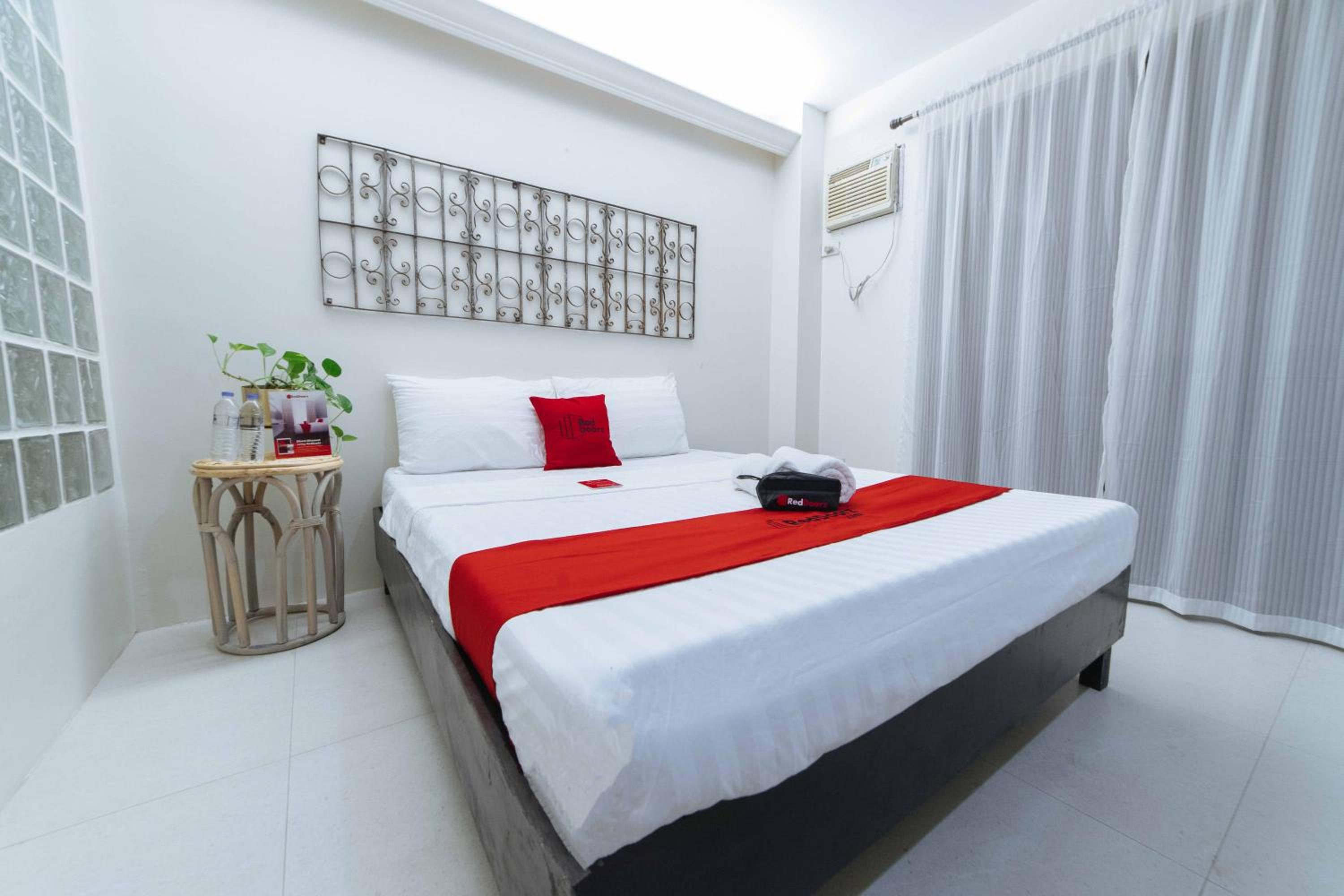 Deluxe Room - Photo 1