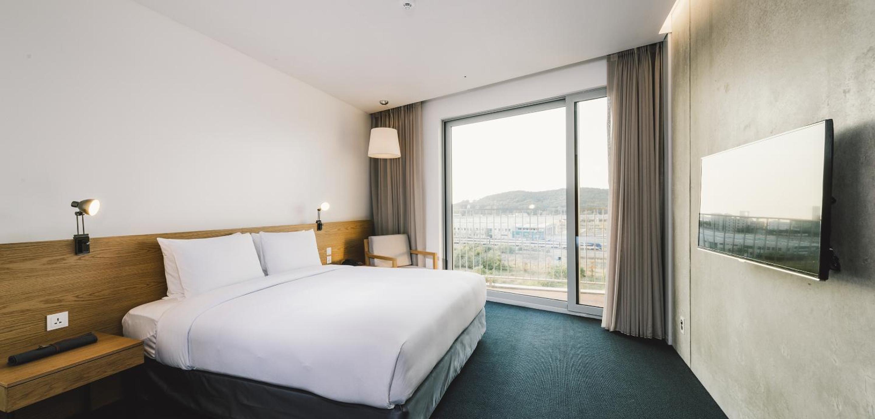 Standard Double Room with Mountain View