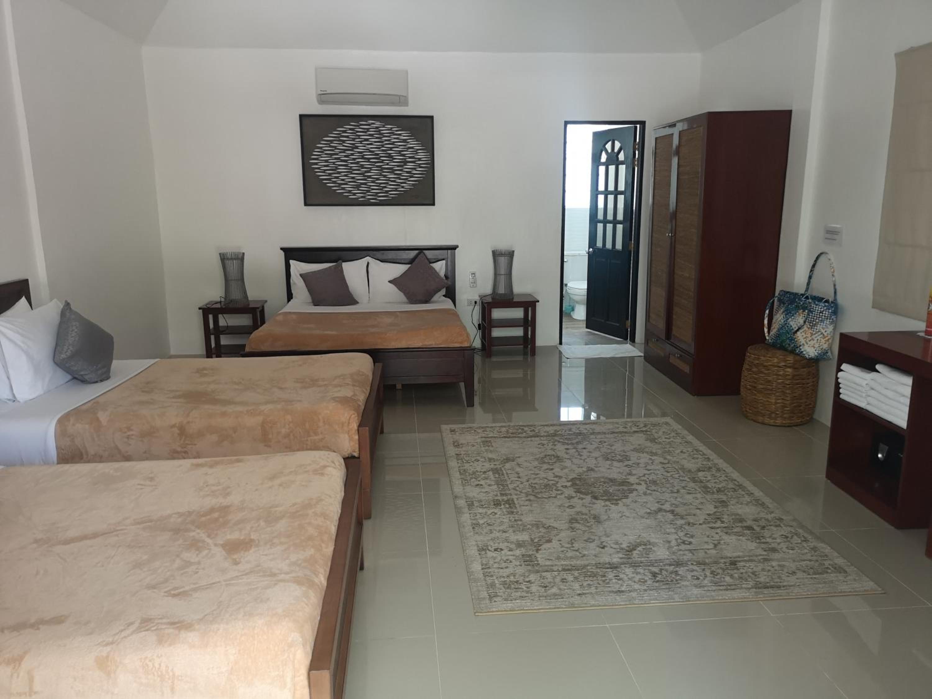 Premium Quadruple Room - Photo 6