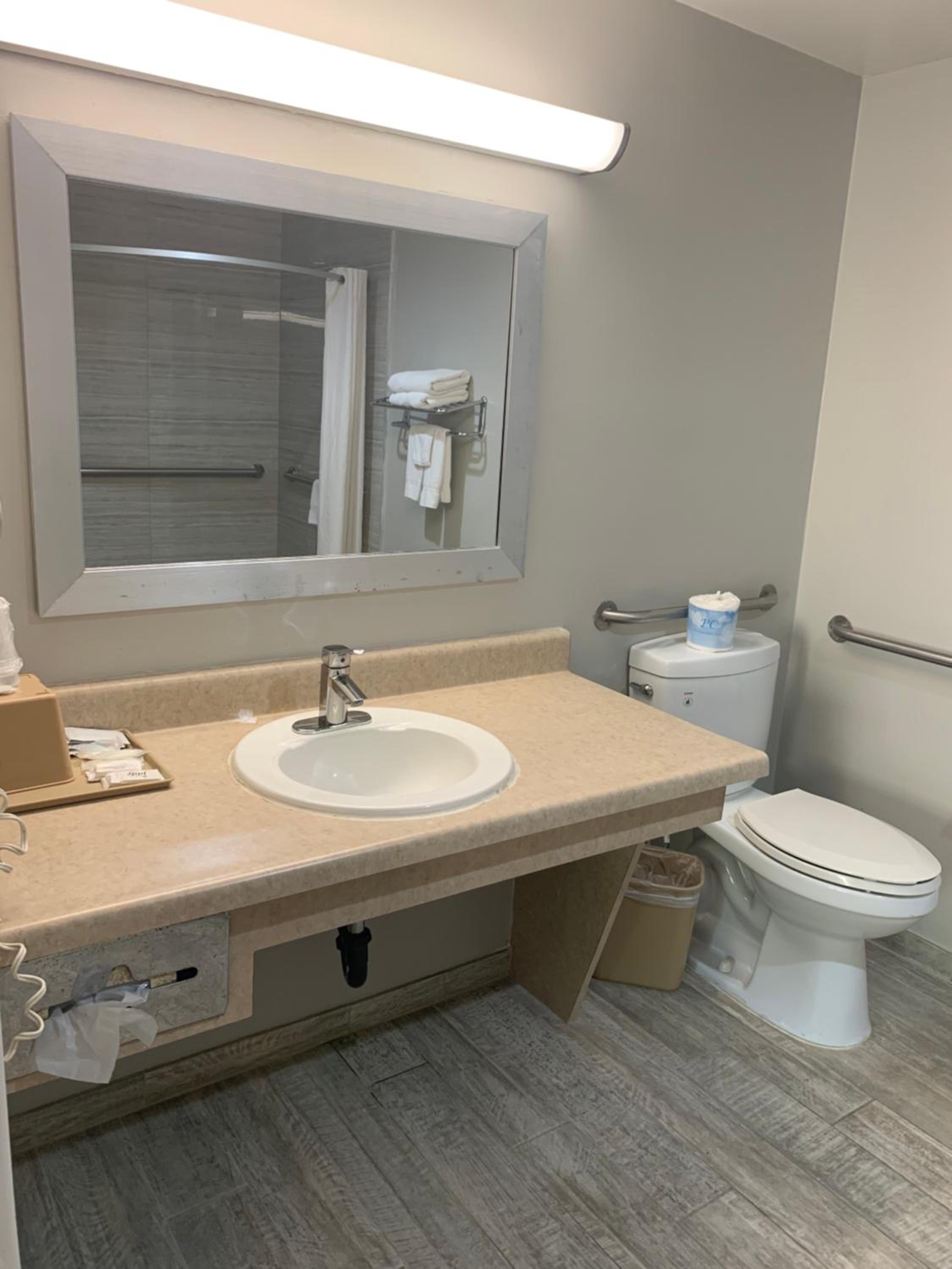 King Room - Disability Access - Non-Smoking photo 3