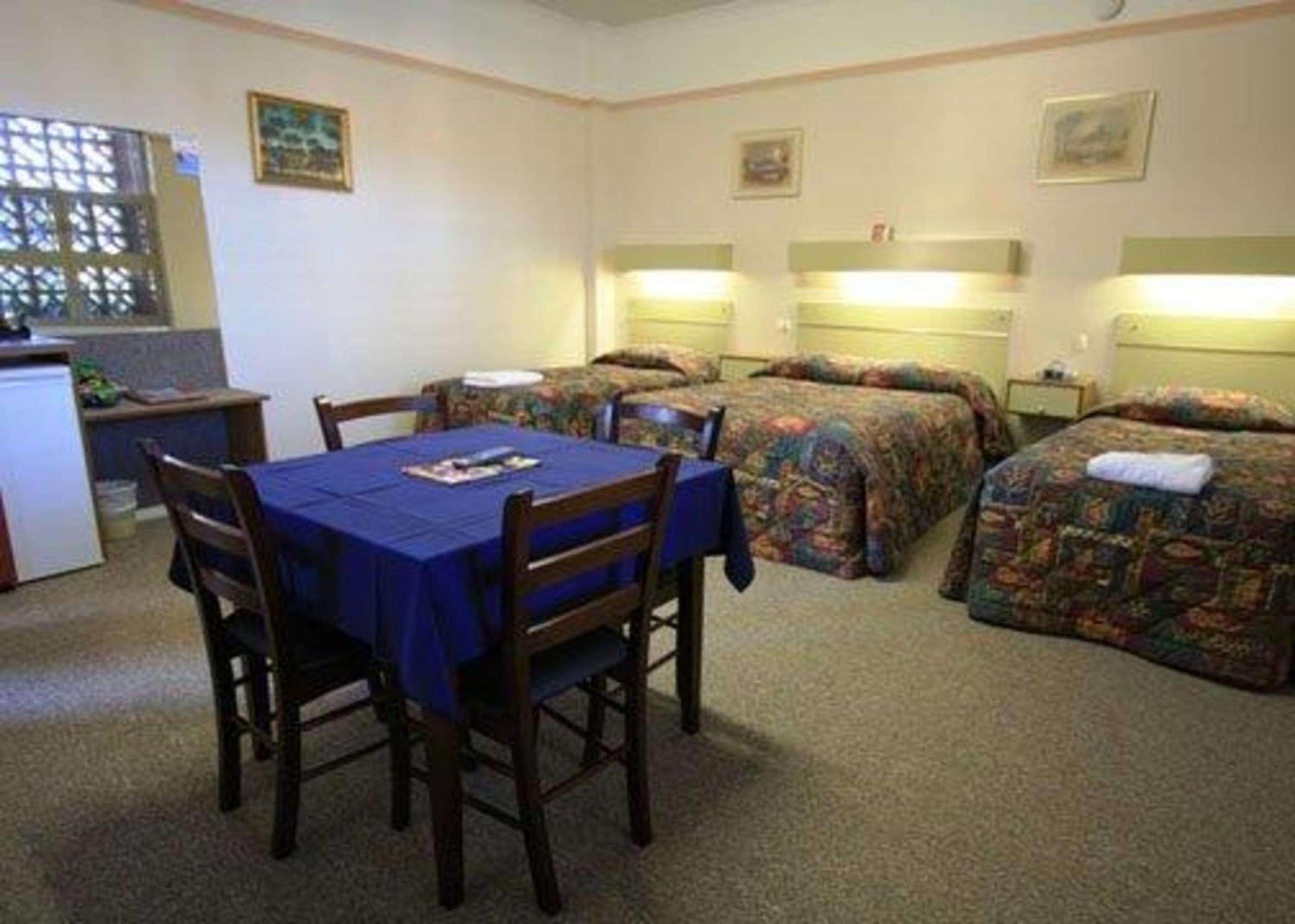 Family Room - Photo 6